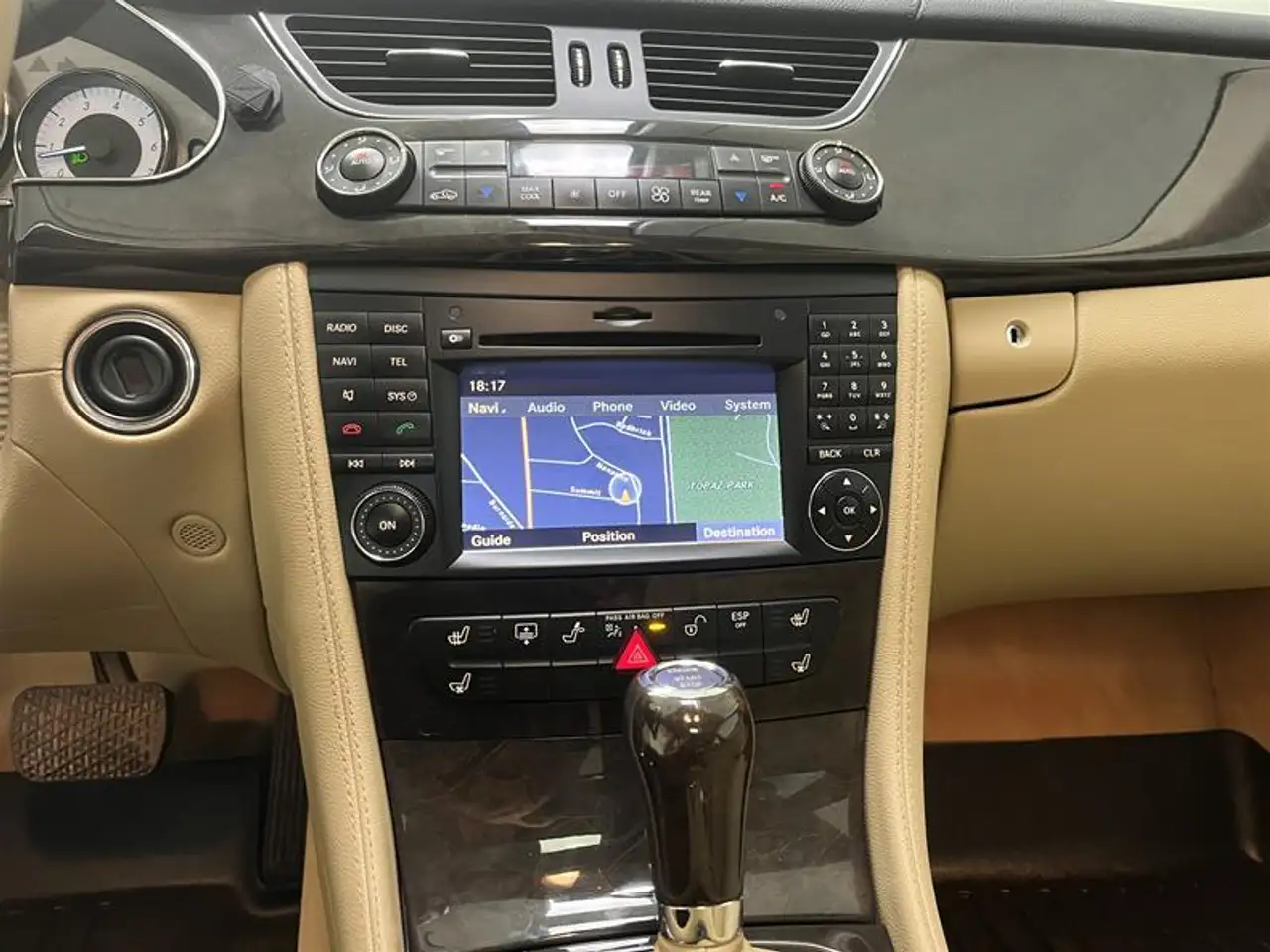 Mercedes-Benz CLS снимка Mercedes-Benz CLS