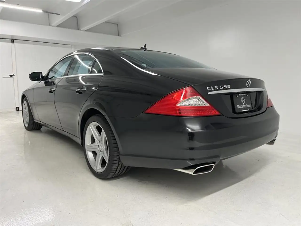 Mercedes-Benz CLS снимка Mercedes-Benz CLS