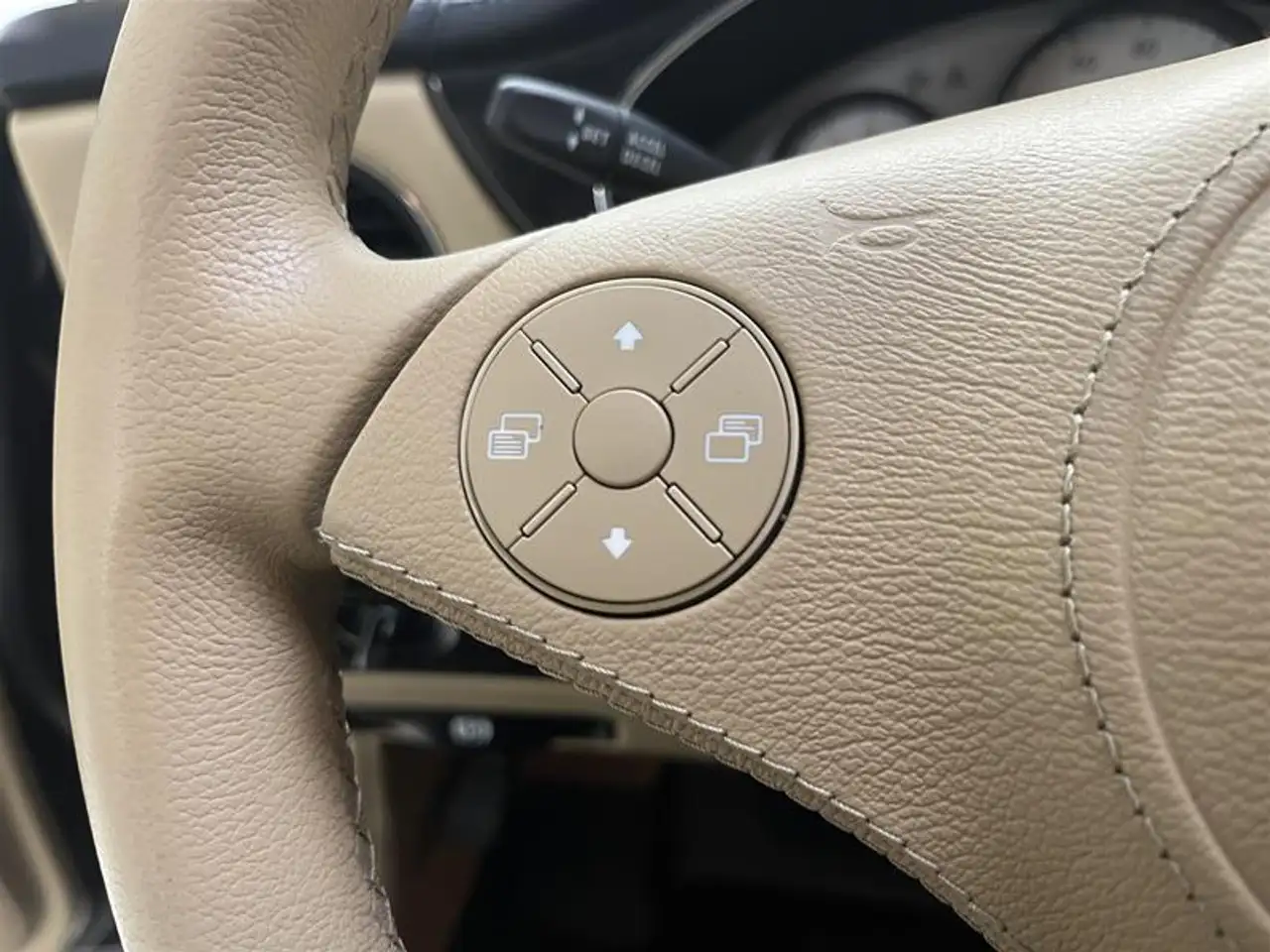 Mercedes-Benz CLS снимка Mercedes-Benz CLS
