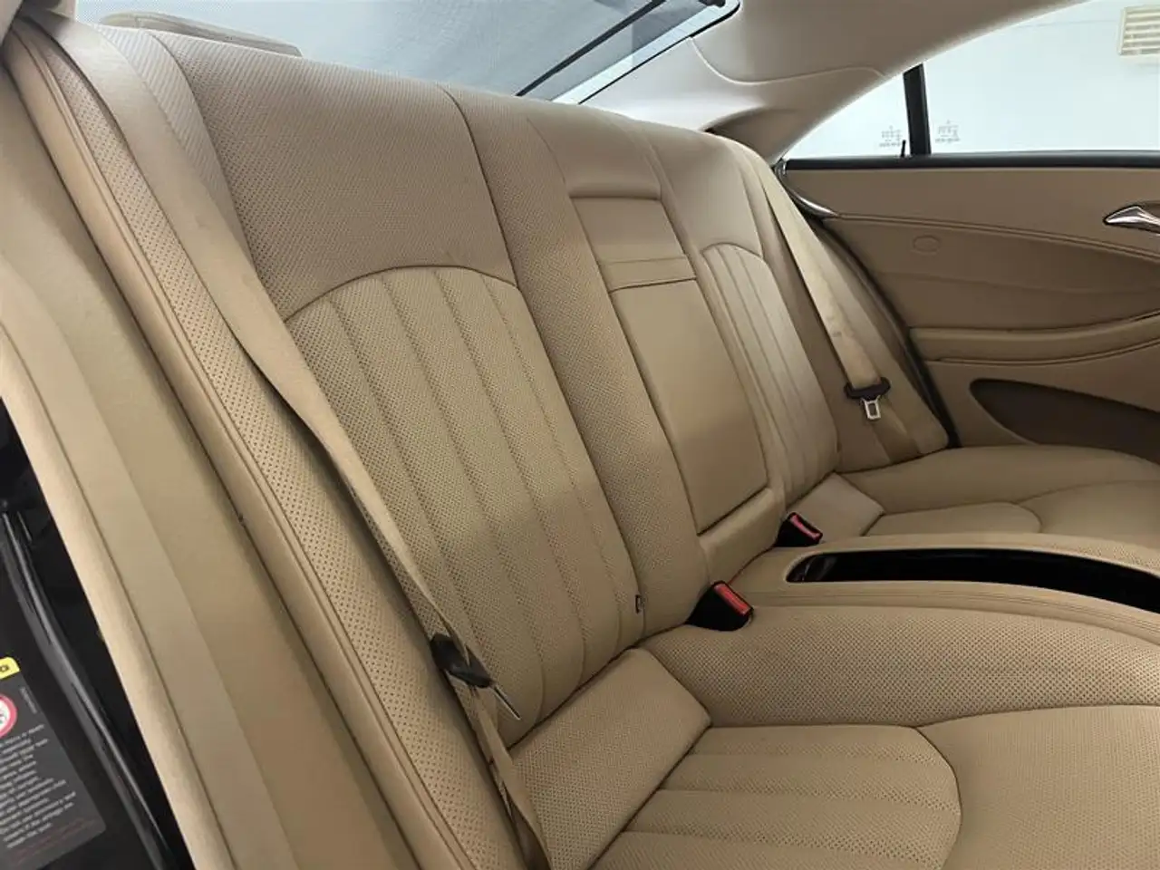 Mercedes-Benz CLS снимка Mercedes-Benz CLS