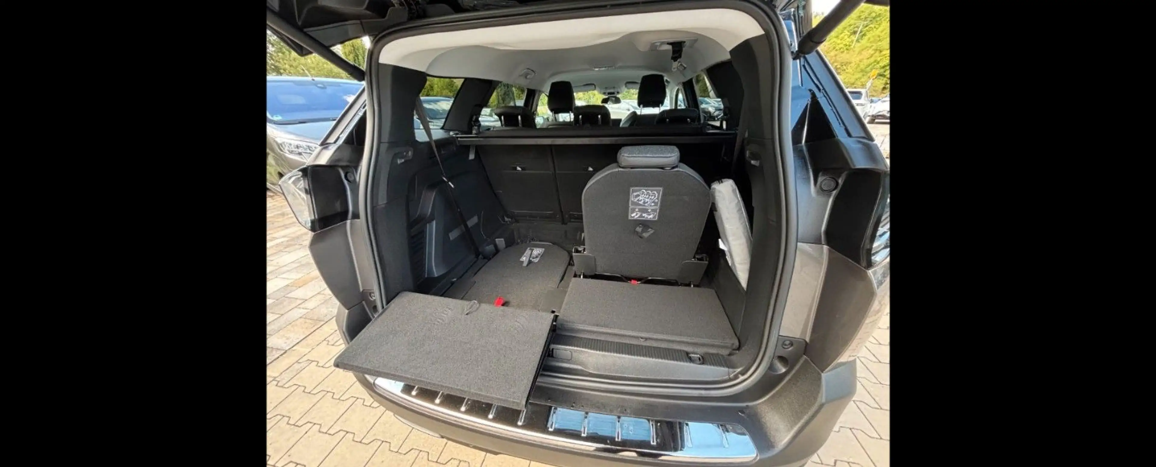 Peugeot 5008 Allure Pack 2.0 180 HDi|7 Sitze|SHZ|CarPlay — photo 8