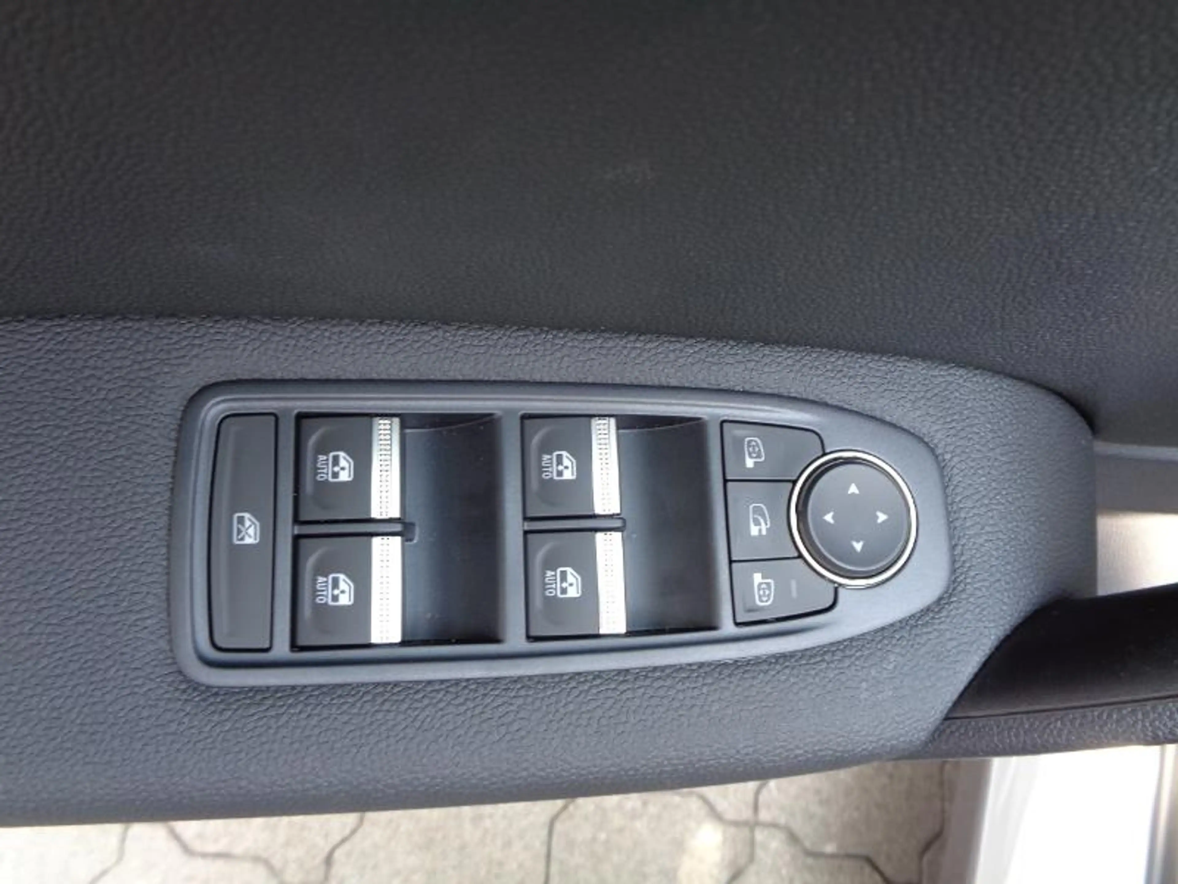 Mitsubishi Grandis Diamant TOP 1.8 Hybrid — photo 10