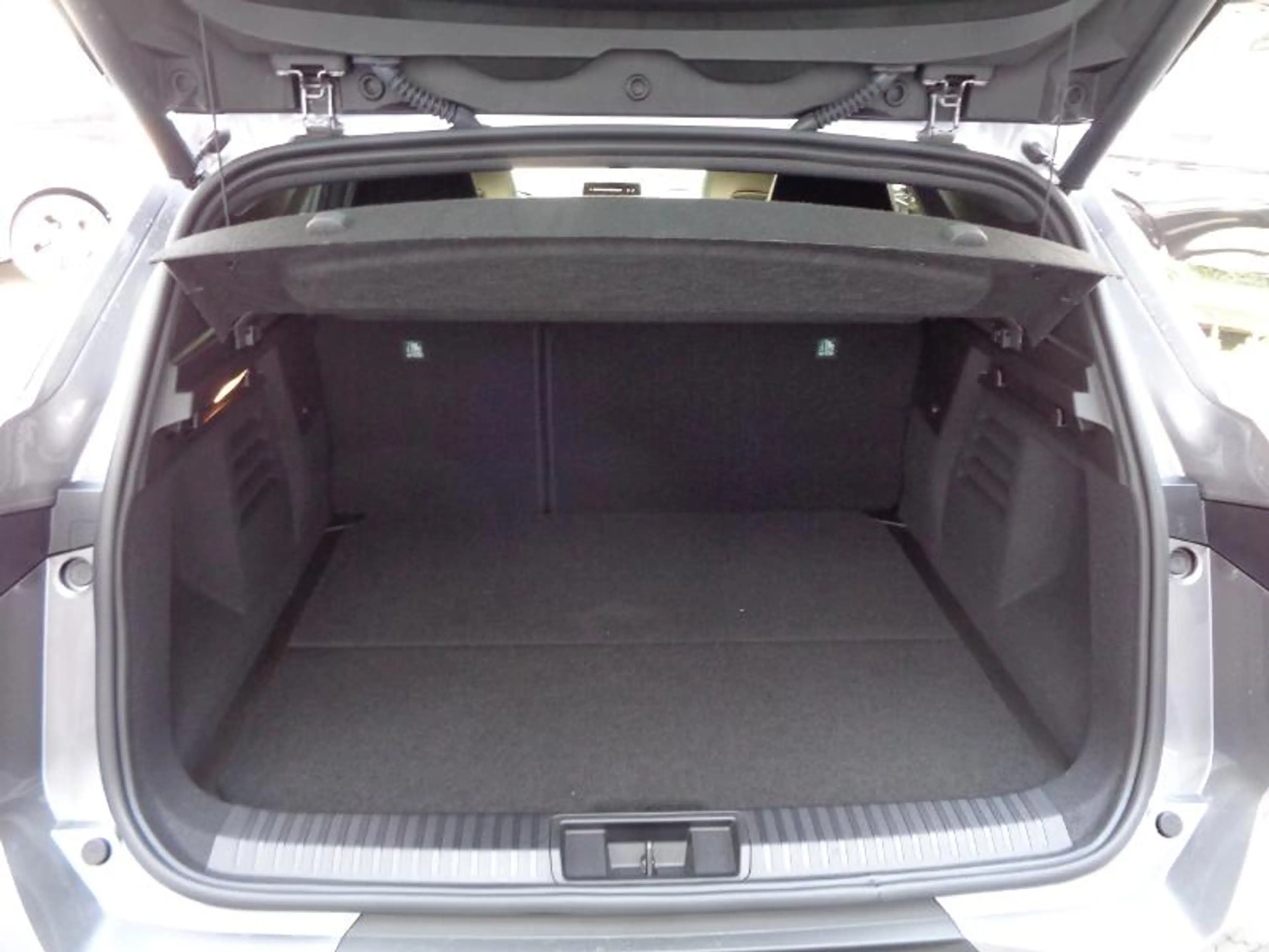 Mitsubishi Grandis Diamant TOP 1.8 Hybrid — photo 6