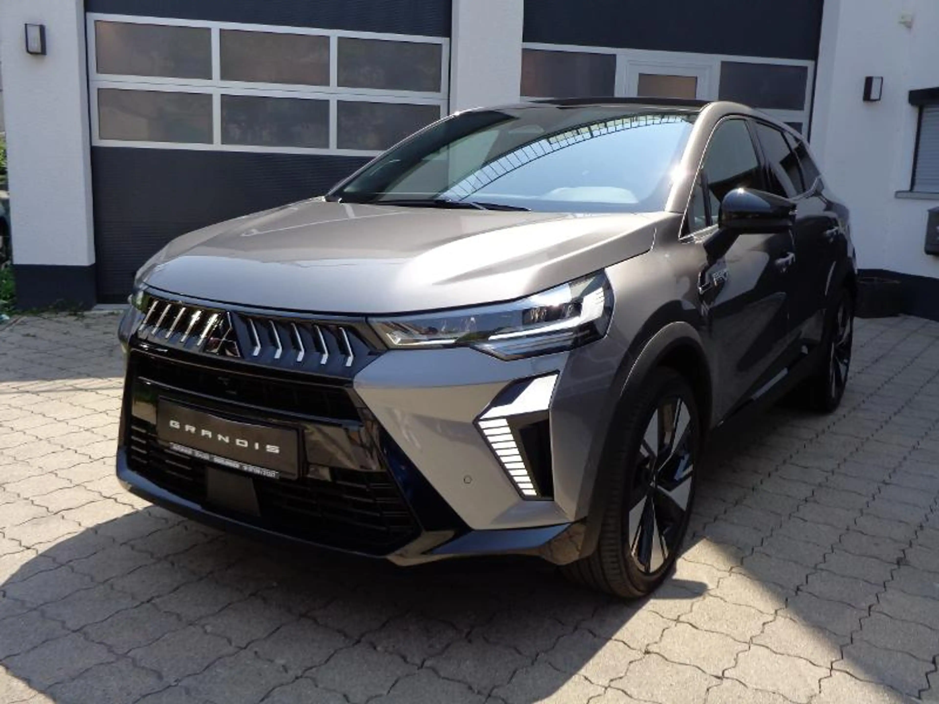 Mitsubishi Grandis Diamant TOP 1.8 Hybrid — photo 2