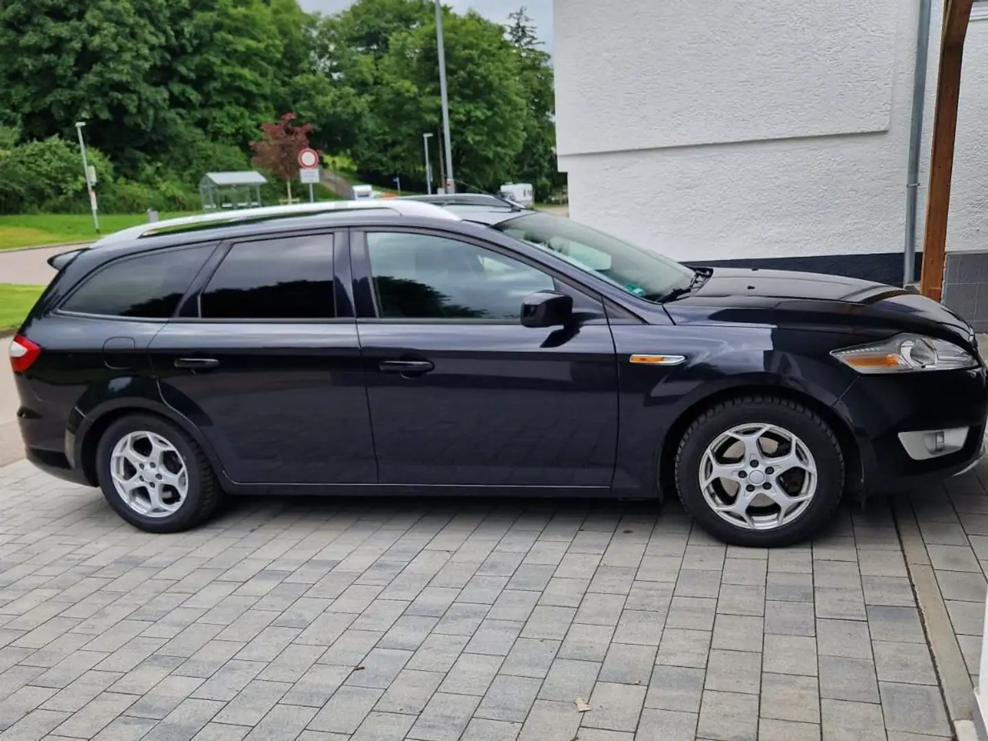 Ford Mondeo Mondeo Turnier 2.0 Titanium Schwarz - 2