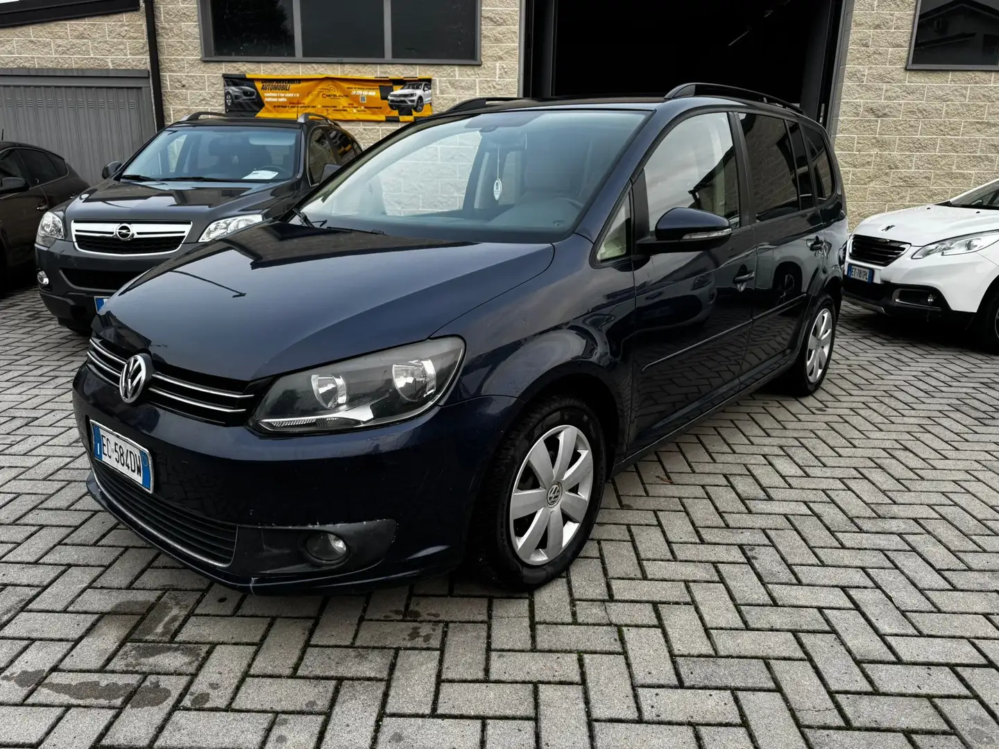 Volkswagen Touran Touran 1.6 tdi Comfortline Blau - 2