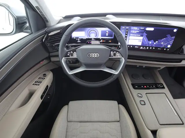 Audi Q7 view 10