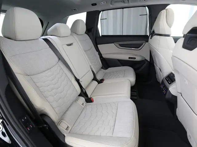 Audi Q7 view 15