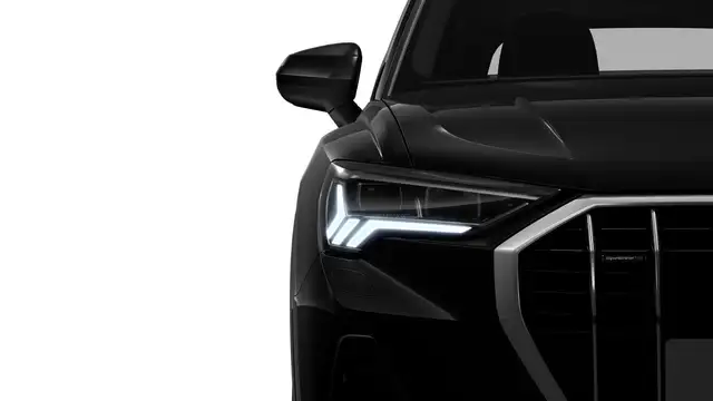 Audi Q3 view 8