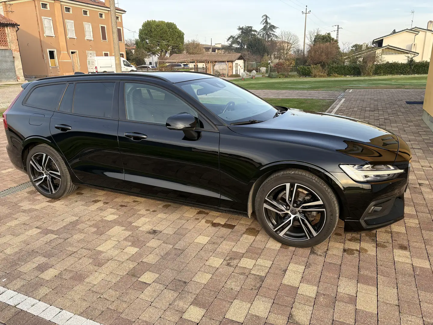 Volvo V60 2.0 d3 Nero - 1
