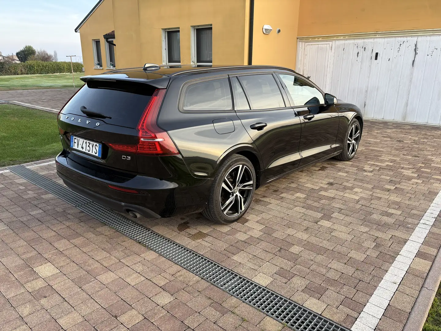 Volvo V60 2.0 d3 Nero - 2