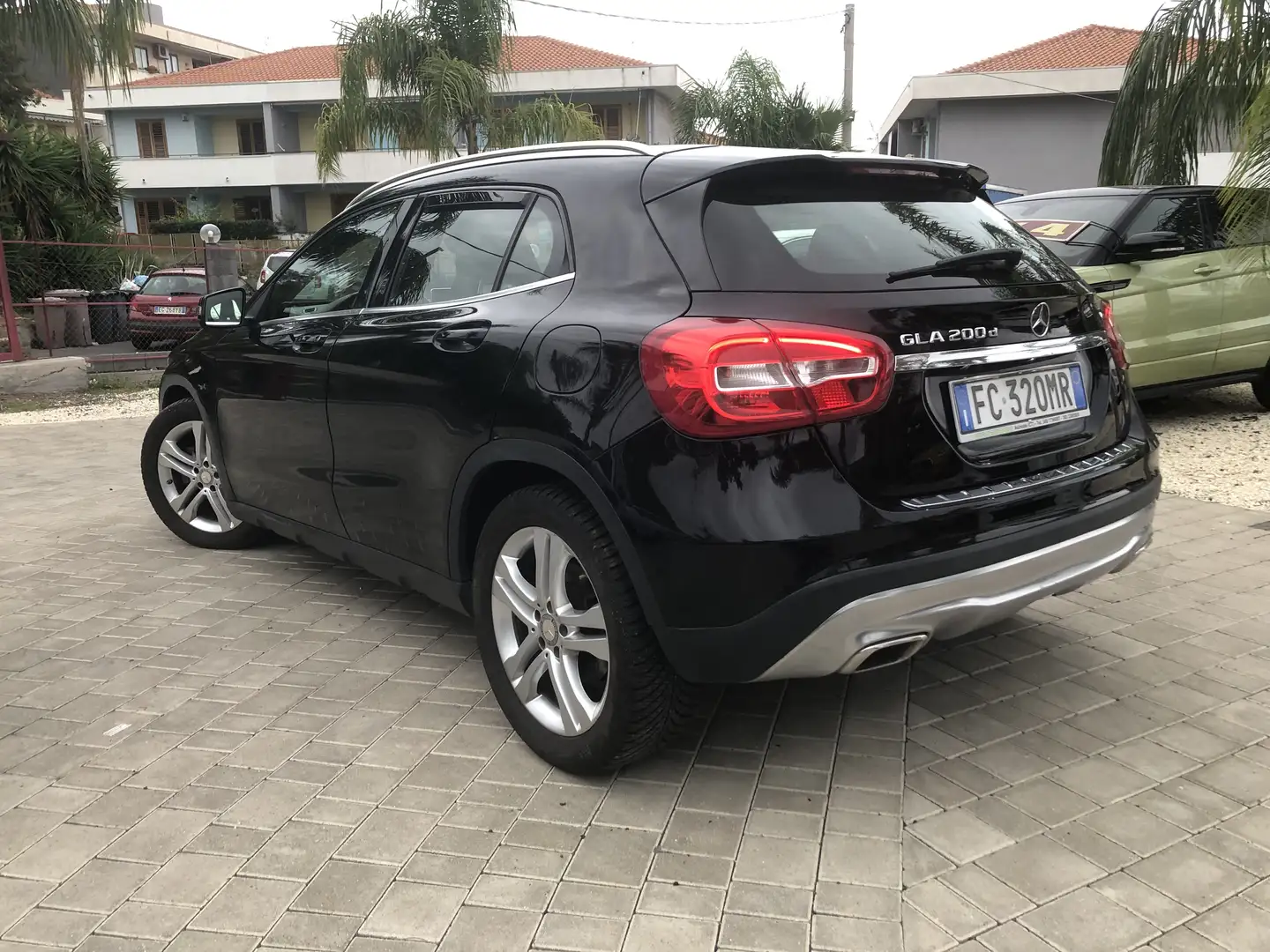 Mercedes-Benz GLA 200 d (cdi) Sport auto Noir - 2