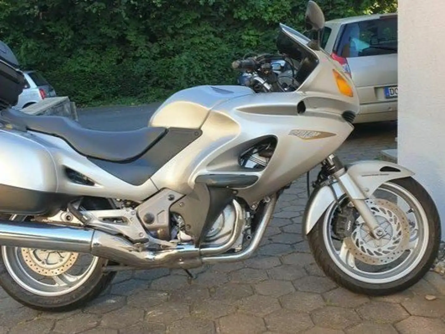 Honda NT 650 Silber - 1