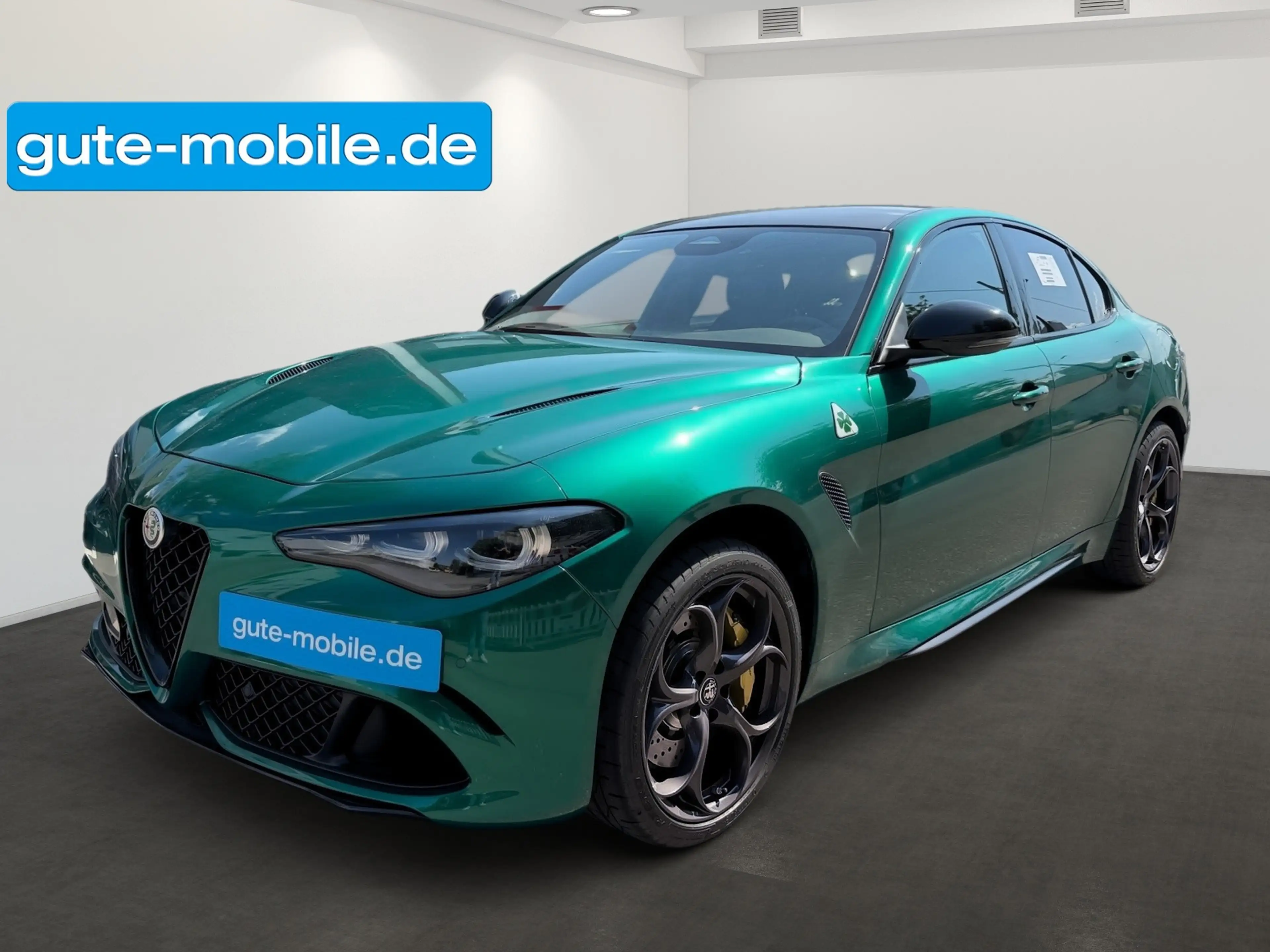 Alfa Romeo Giulia Quadrifoglio ORO I CARBONDACH | AKRA