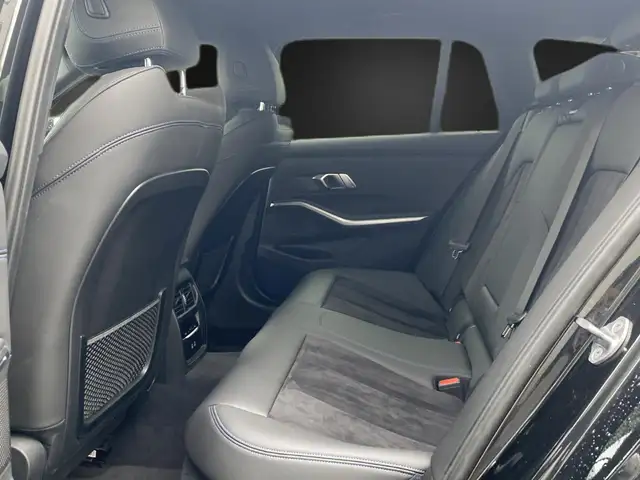 BMW 3 Series view 14
