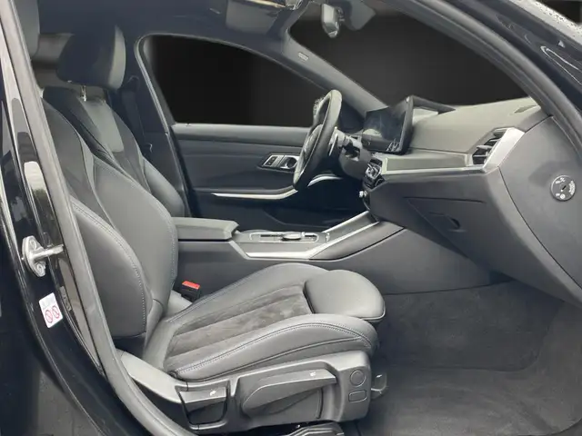 BMW 3 Series view 11