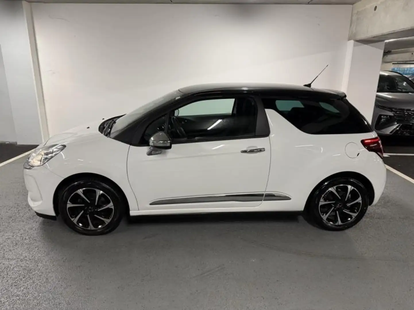 DS Automobiles DS 3 PureTech 110ch So Chic Automatique Blanc - 2