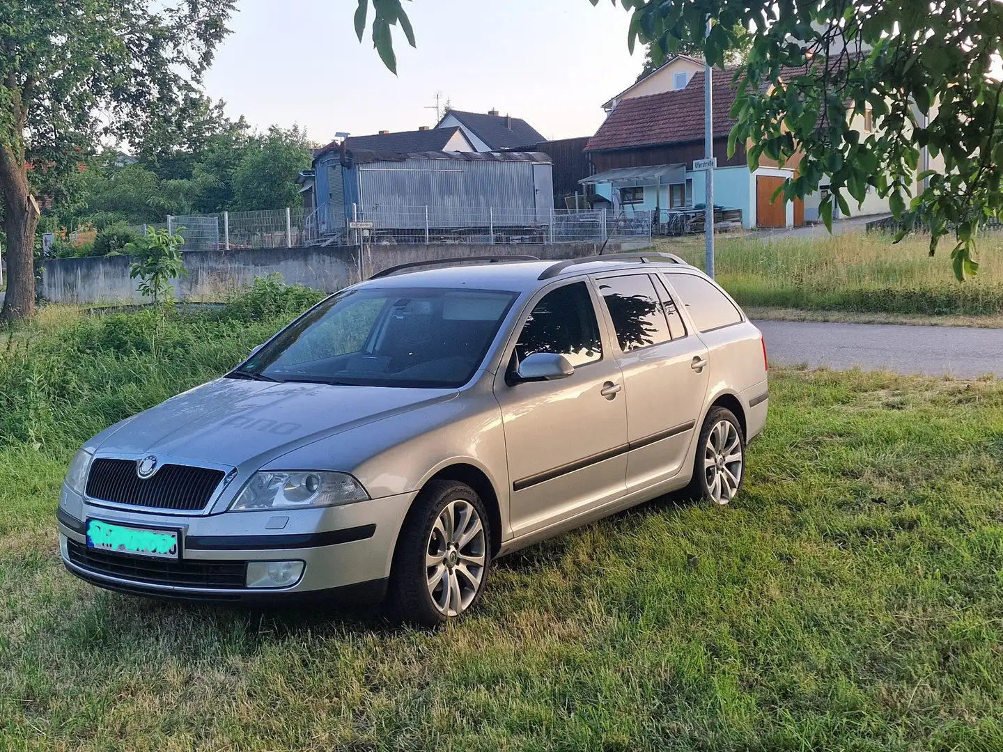 Skoda Octavia Combi 2.0 TDI DPF Ambiente - 1