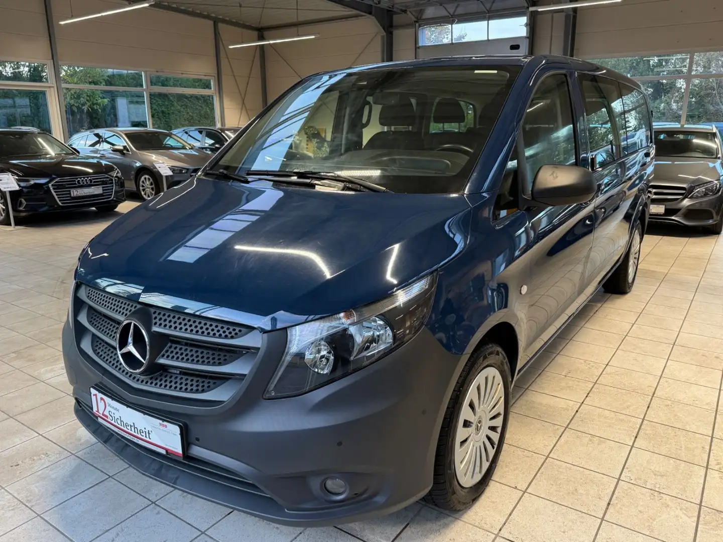 Mercedes-Benz Vito Tourer 114 CDI Extralang 8-Sitzer/1Hd/R-Cam Blau - 1