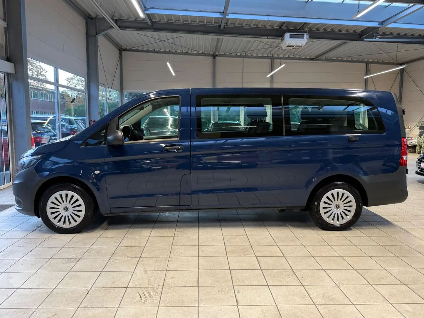 Mercedes-Benz Vito Tourer 114 CDI Extralang 8-Sitzer/1Hd/R-Cam Blau - 2