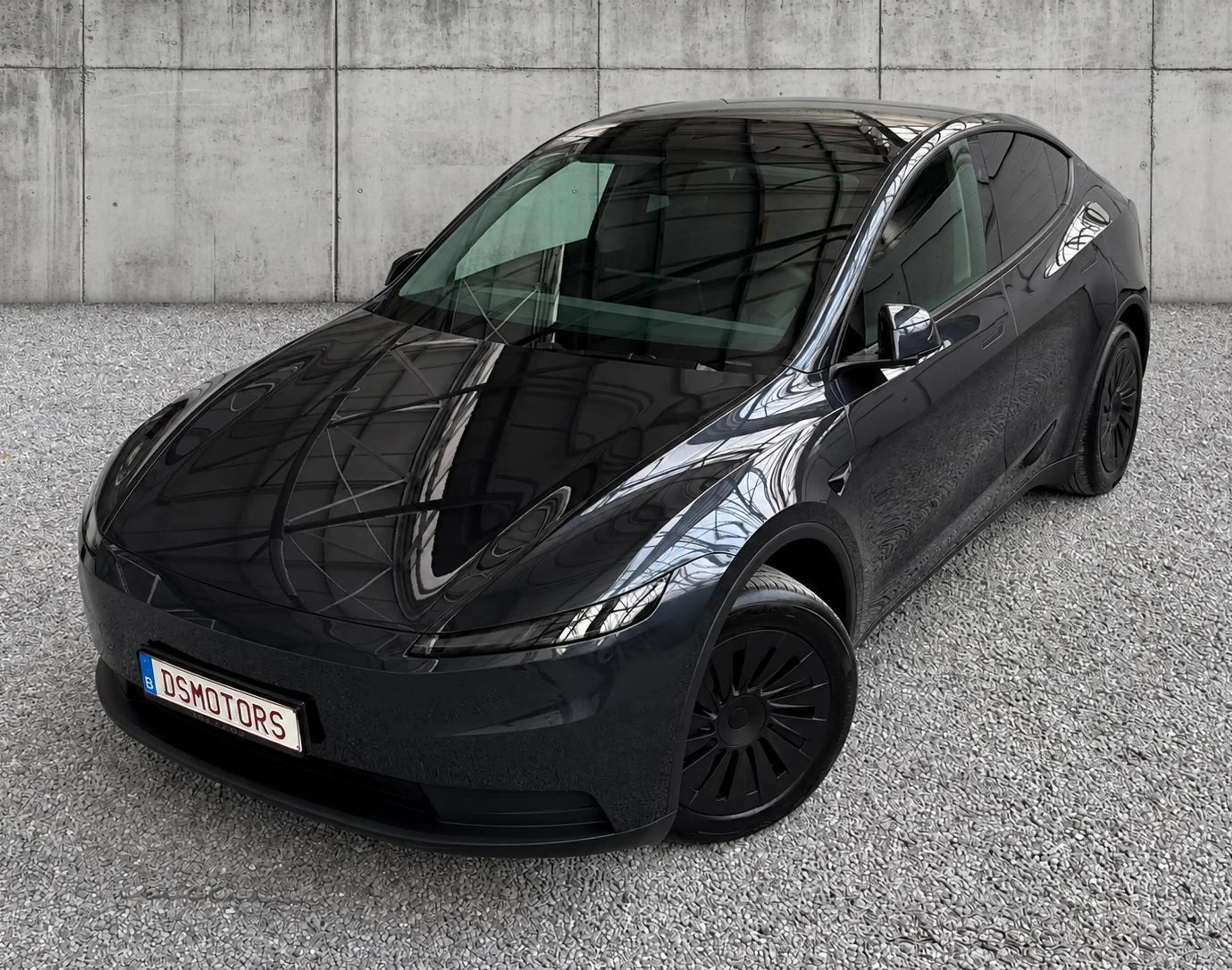 Tesla Model Y Juniper RWD Standard | Stealth Grey | LFP batterij | HW4 | 6 maand oud!