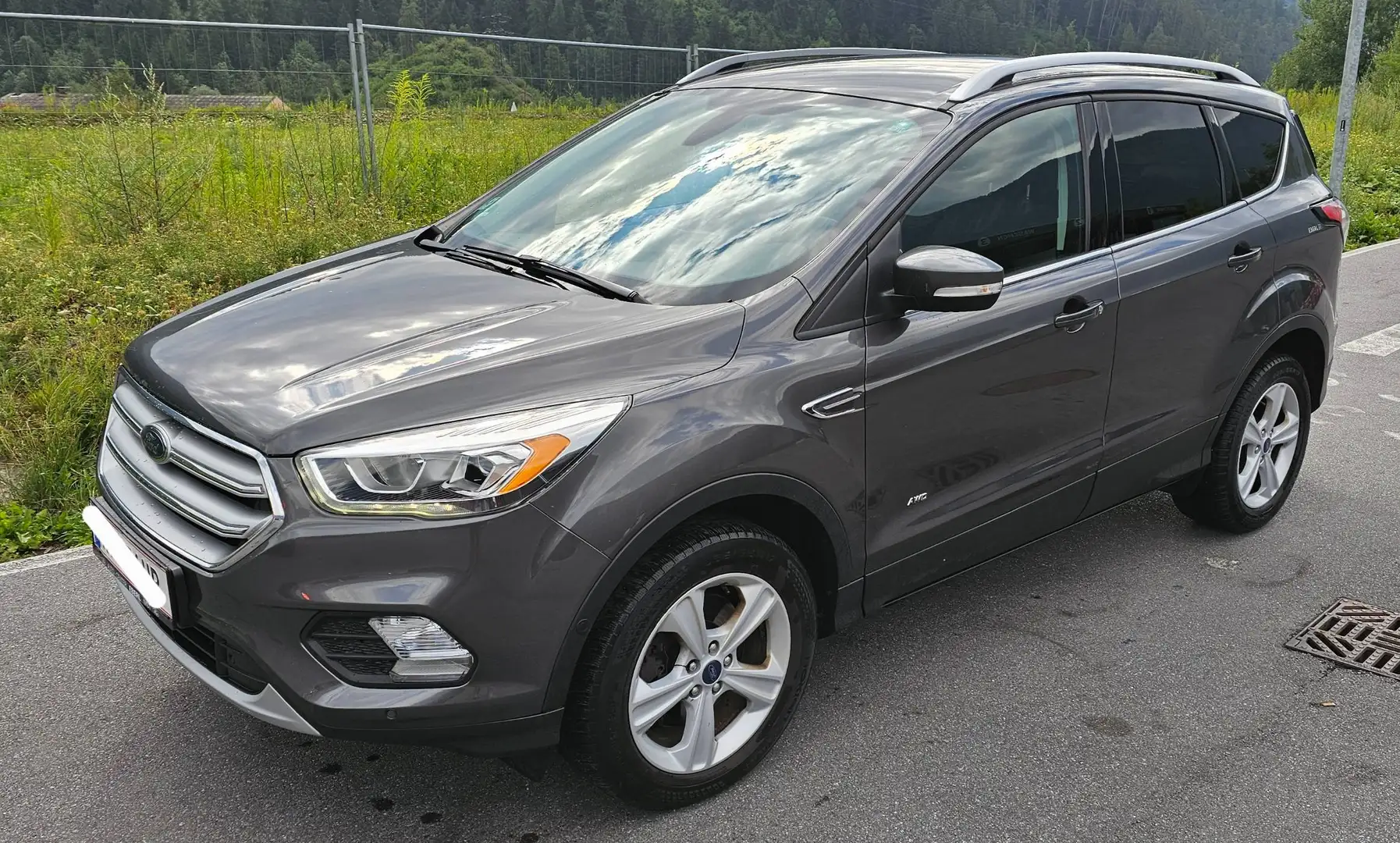 Ford Kuga Kuga 2,0 TDCi Titanium Start/Stop AWDTitanium Grau - 1