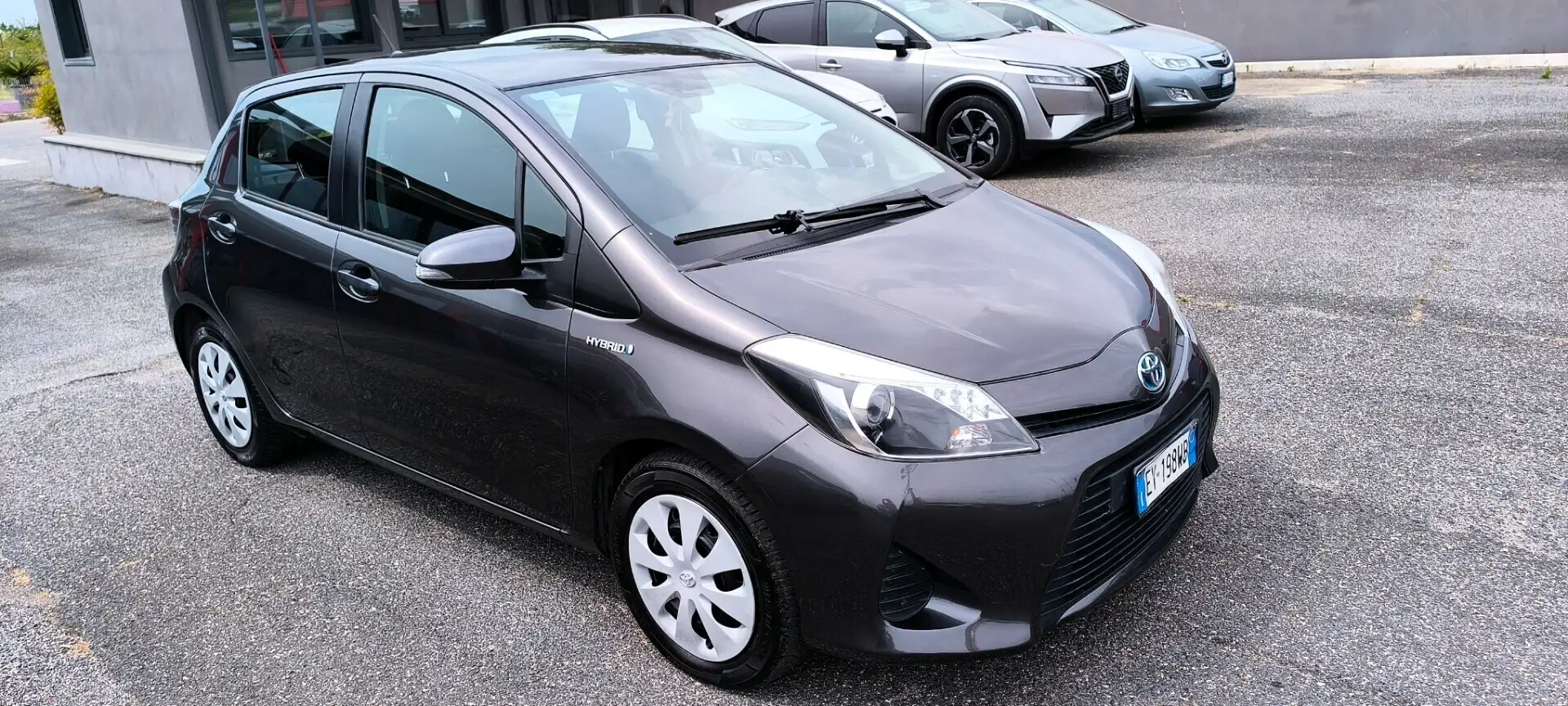 Toyota Yaris 1.5 Hybrid 5 porte Lounge CAMERA NAVI BI-ZONA Grigio - 1