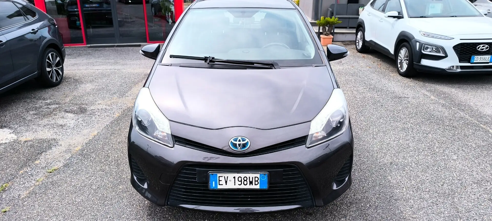 Toyota Yaris 1.5 Hybrid 5 porte Lounge CAMERA NAVI BI-ZONA Grigio - 2