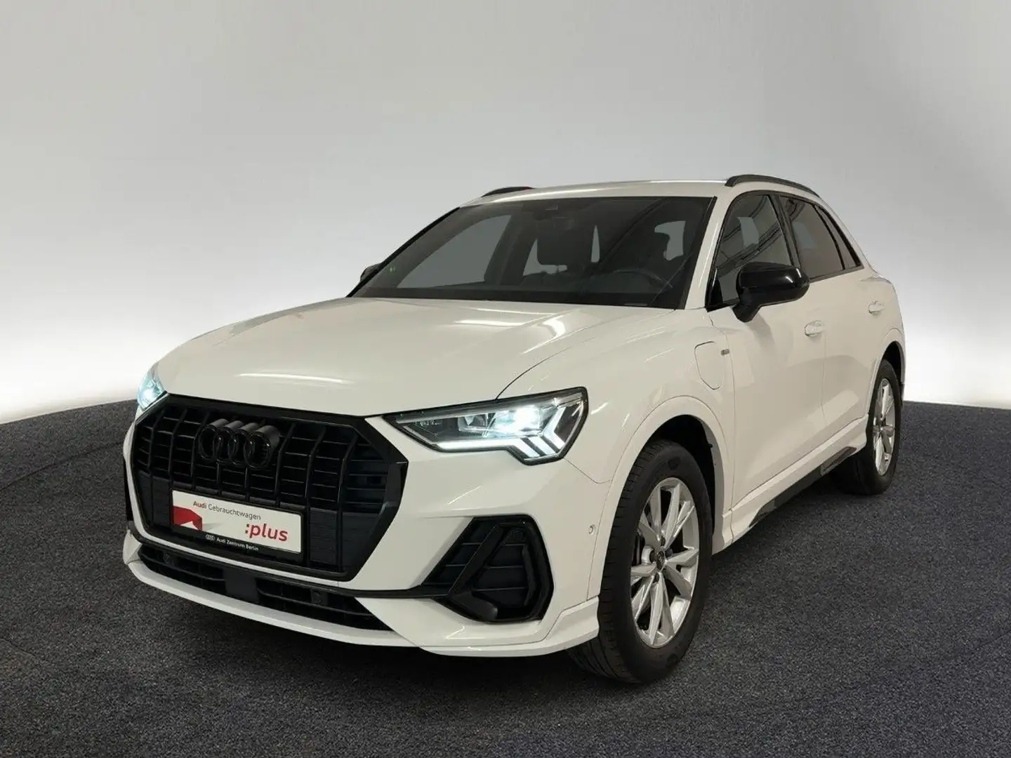 Audi Q3 45 TFSI e S line S tr. AHK LED RFK NAVI SONOS Weiß - 2