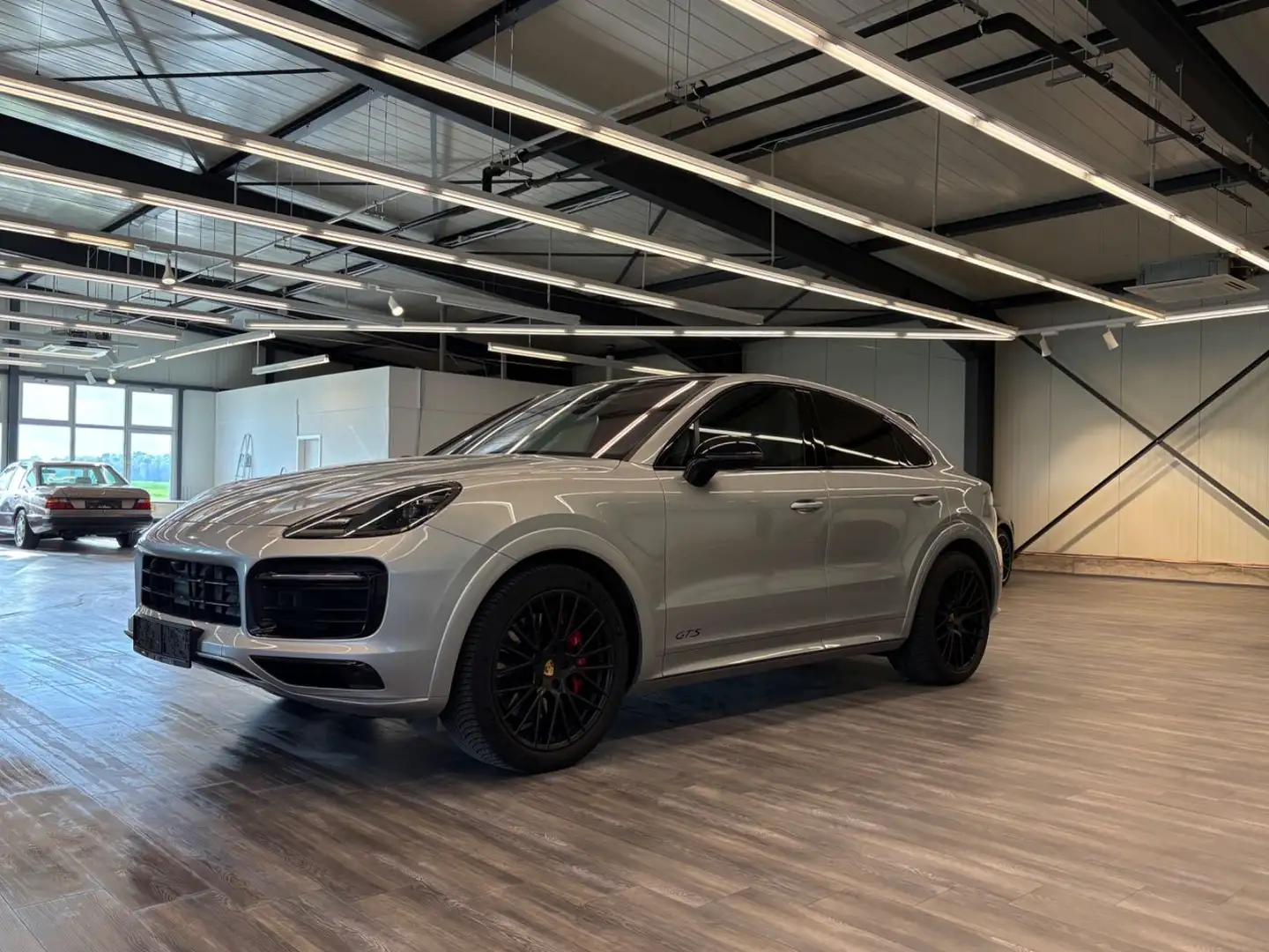 Porsche Cayenne Coupe GTS Luft* AHK* PANO* Hinterachslen Zilver - 1