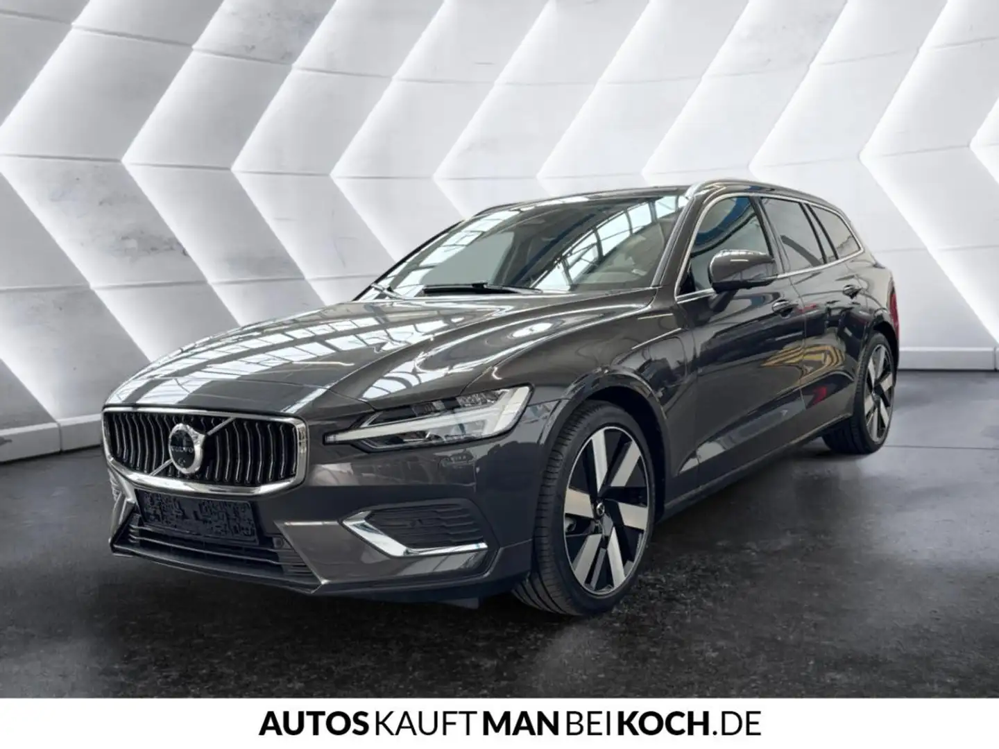 Volvo V60 T6 AWD Plug-In Hybrid Plus Bright Grau - 1