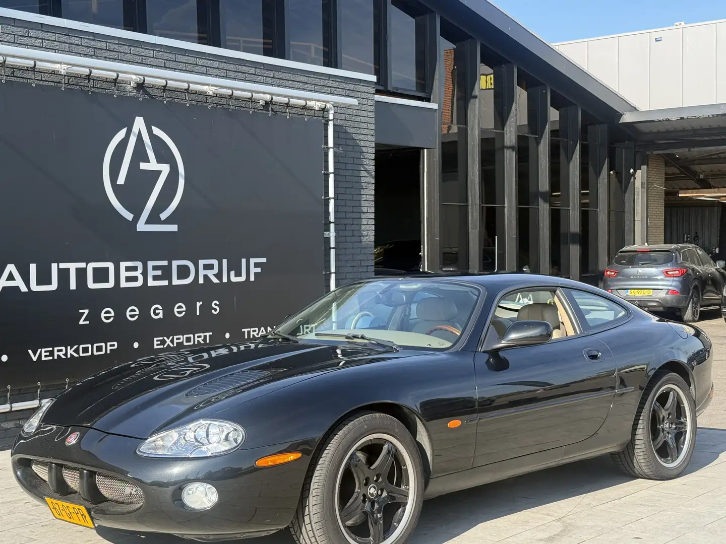Jaguar XKR 4.0 V8 Coupé SUPERCHARGED Černá - 2