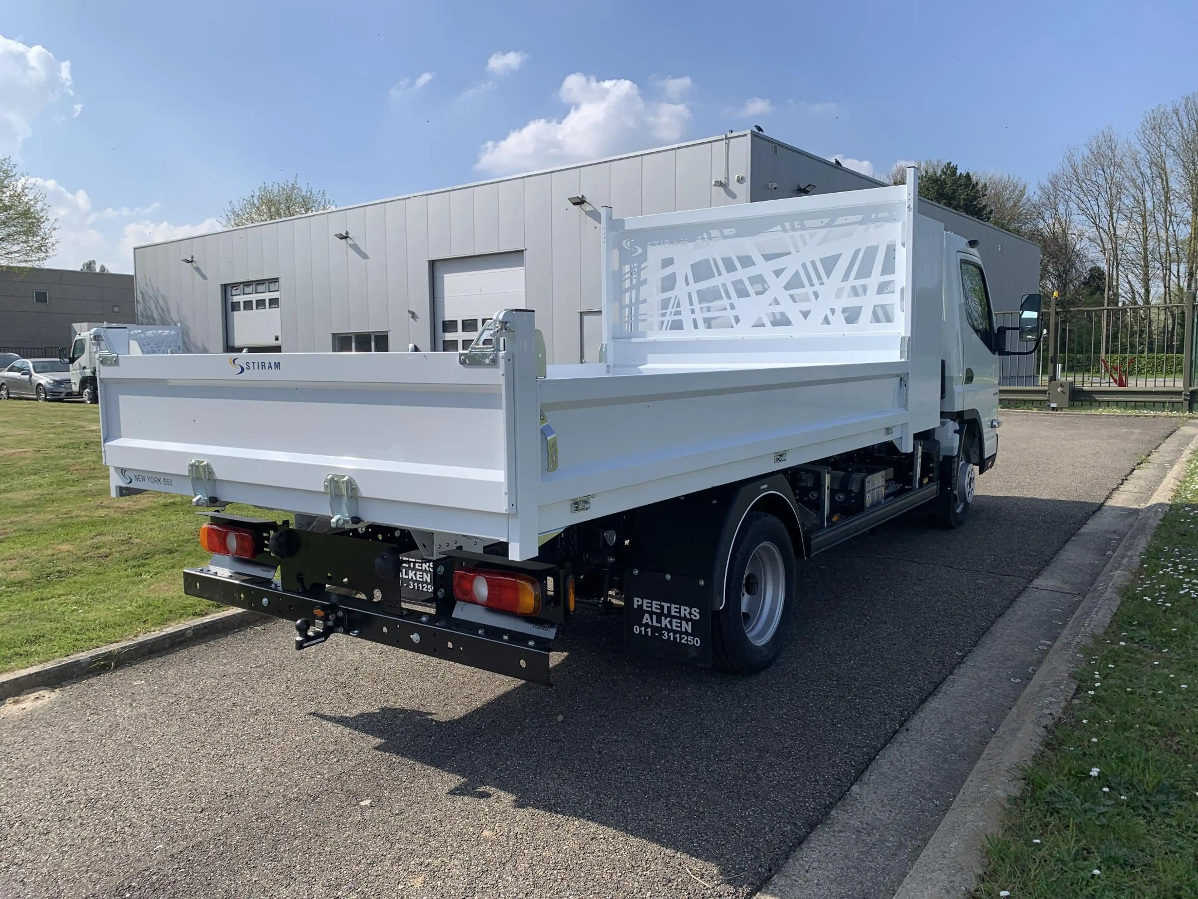Mitsubishi Canter Fuso 3C 15 LWB Kipbak - 04 — photo 4