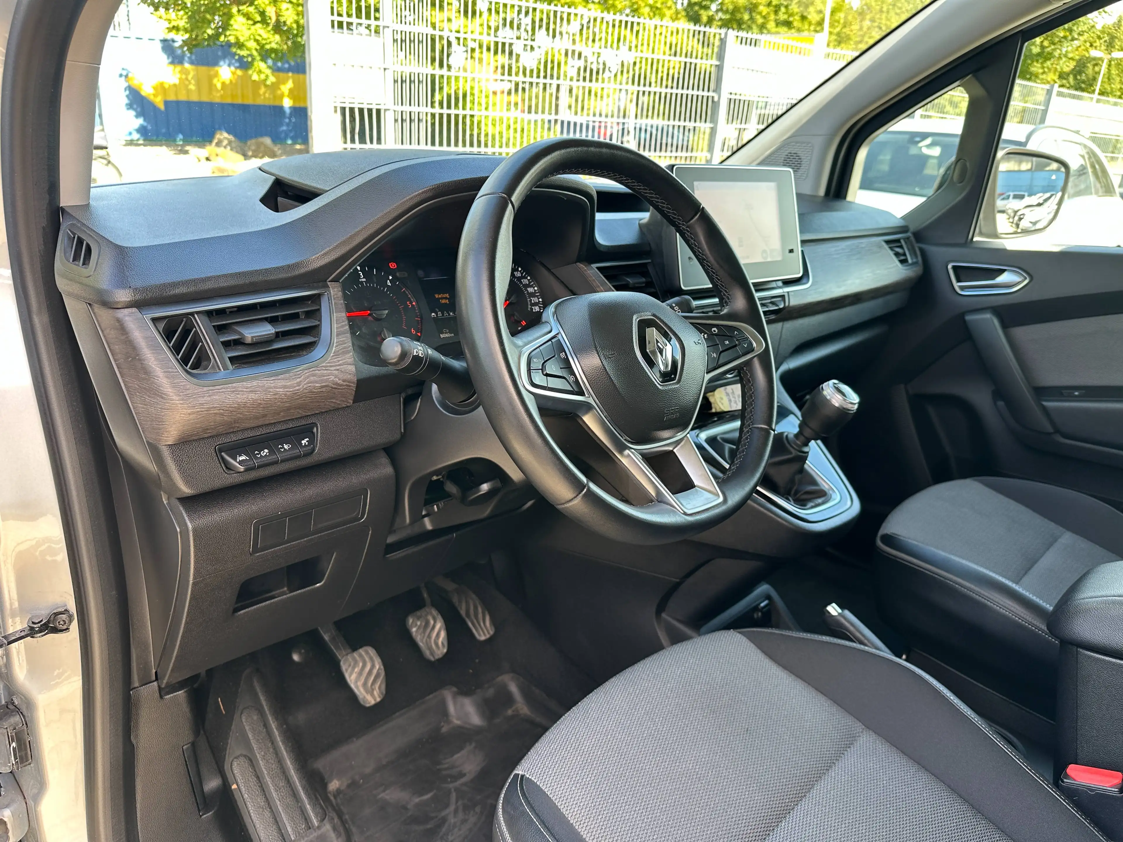 Renault Kangoo III*Leder*LED-Scheinw.*Kamera*Navi*Tempo*DAB+ — photo 14