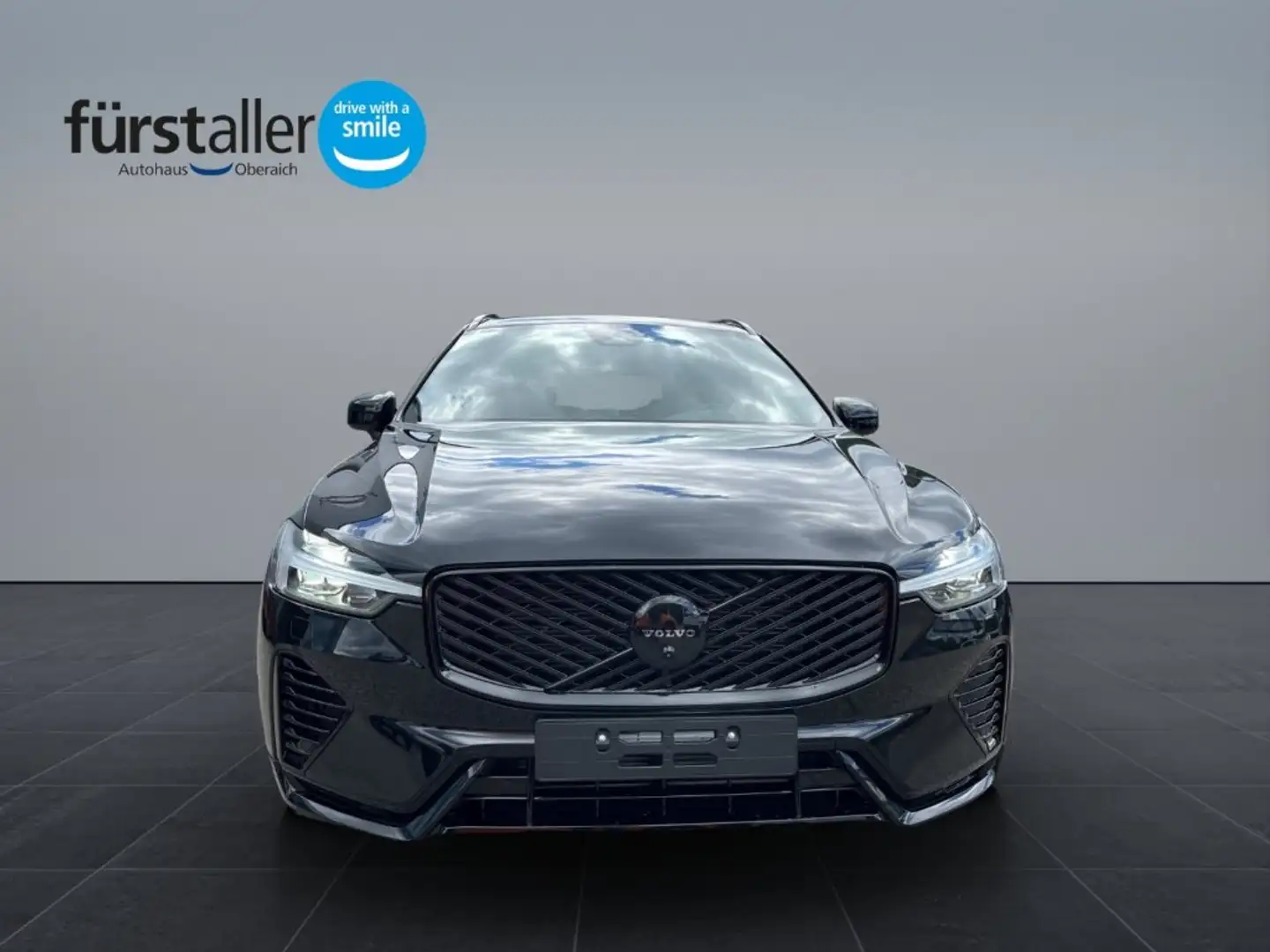 Volvo XC60 Black Edition Ultra, T6 AWD Plug-in Hybrid, Elektrisch/Benzi Schwarz - 2