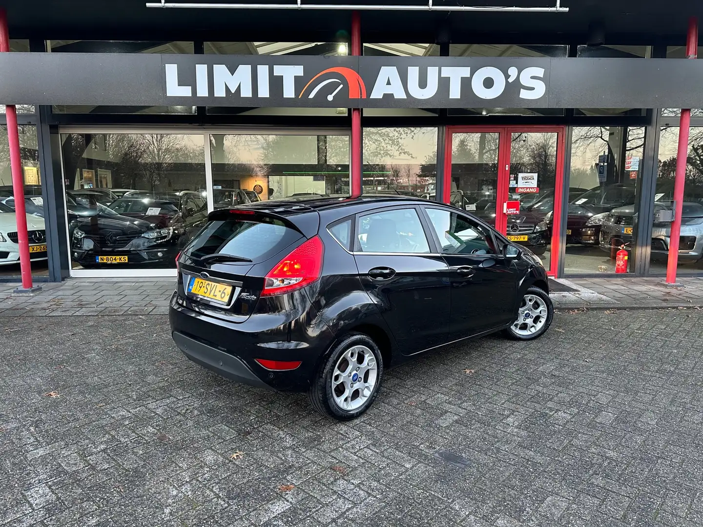 Ford Fiesta 1.25 Titanium Climate/Cruise/Pdc/Lmv/5drs/Apk/Nap Zwart - 2