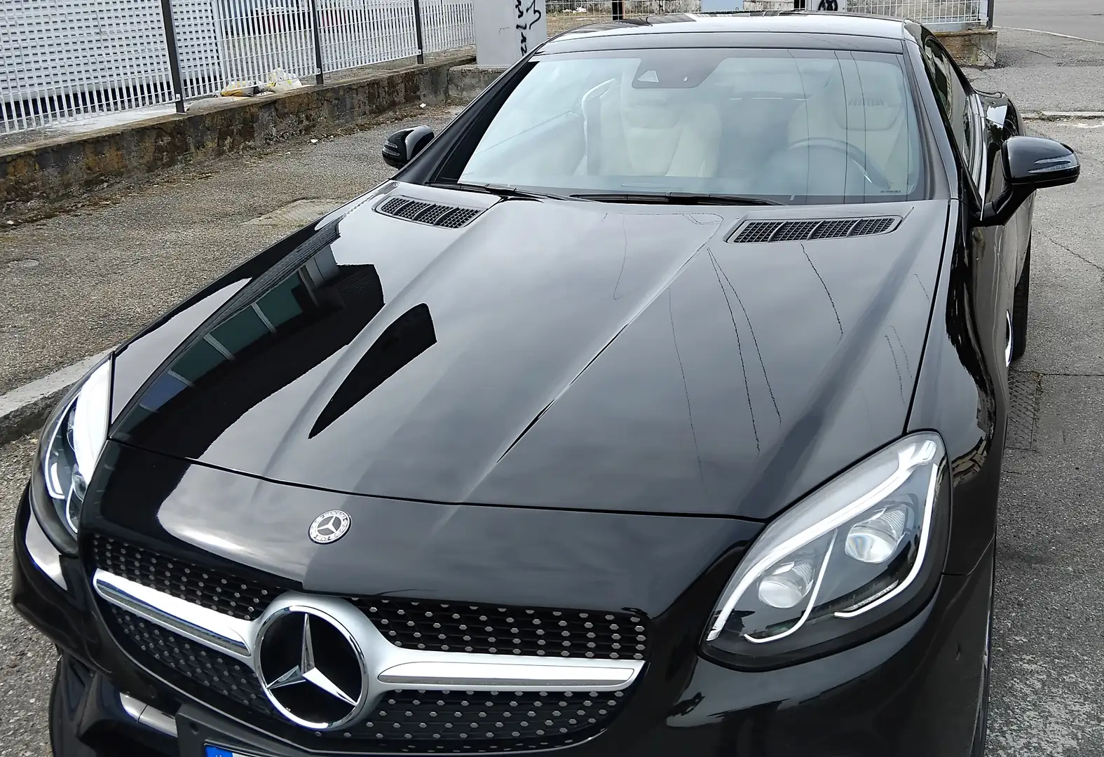Mercedes-Benz SLC 200 SLC 200 AMG Line Final Edition Schwarz - 1