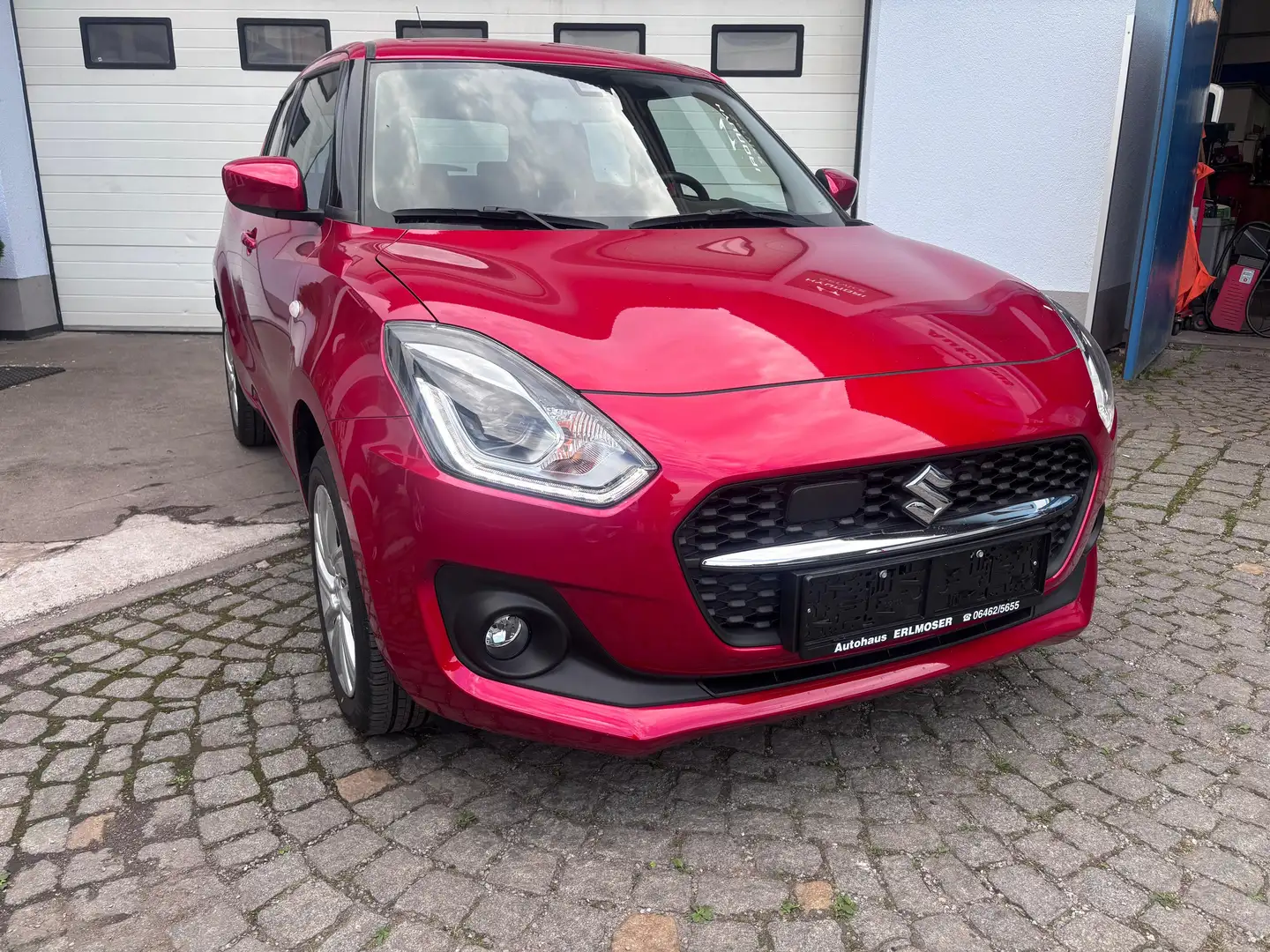 Suzuki Swift Allgrip hybrid Rot - 1
