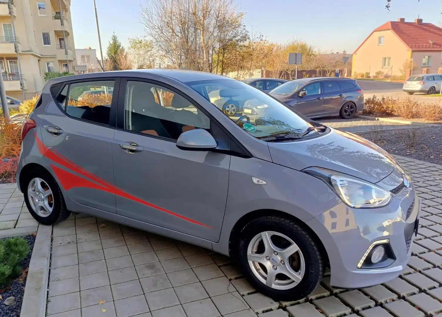 Hyundai i10 i10 1.1 CRDi 75 Pack Color Confort Gris - 1