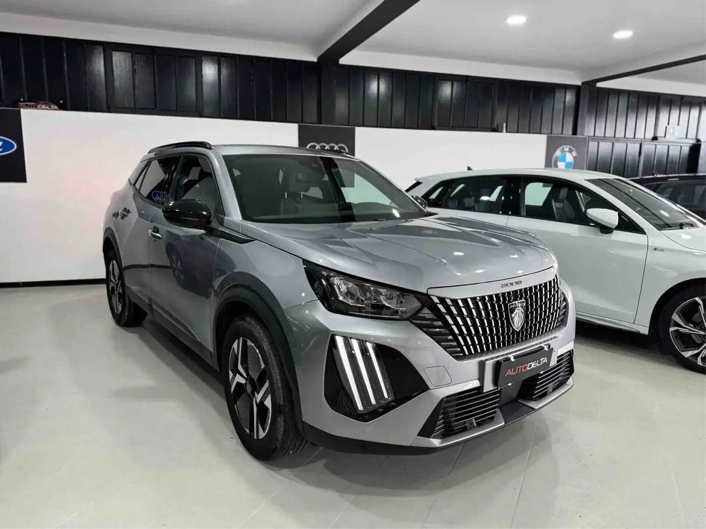 Peugeot 2008 PureTech 100 S&S Allure Gris - 2