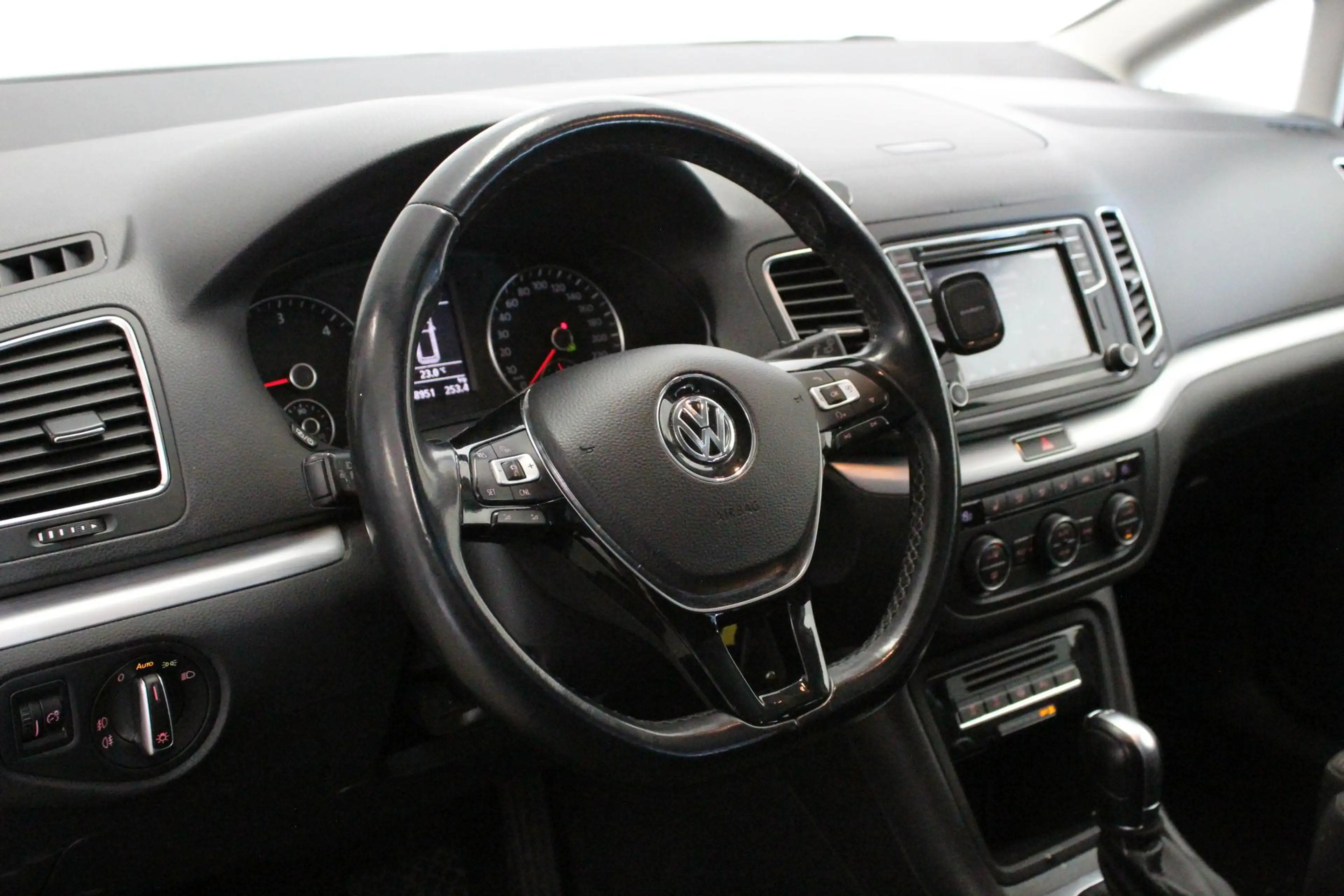 Volkswagen Sharan 2.0 TDI Exclusive Series 7P | STOEL-VERW | ACC | W — photo 9