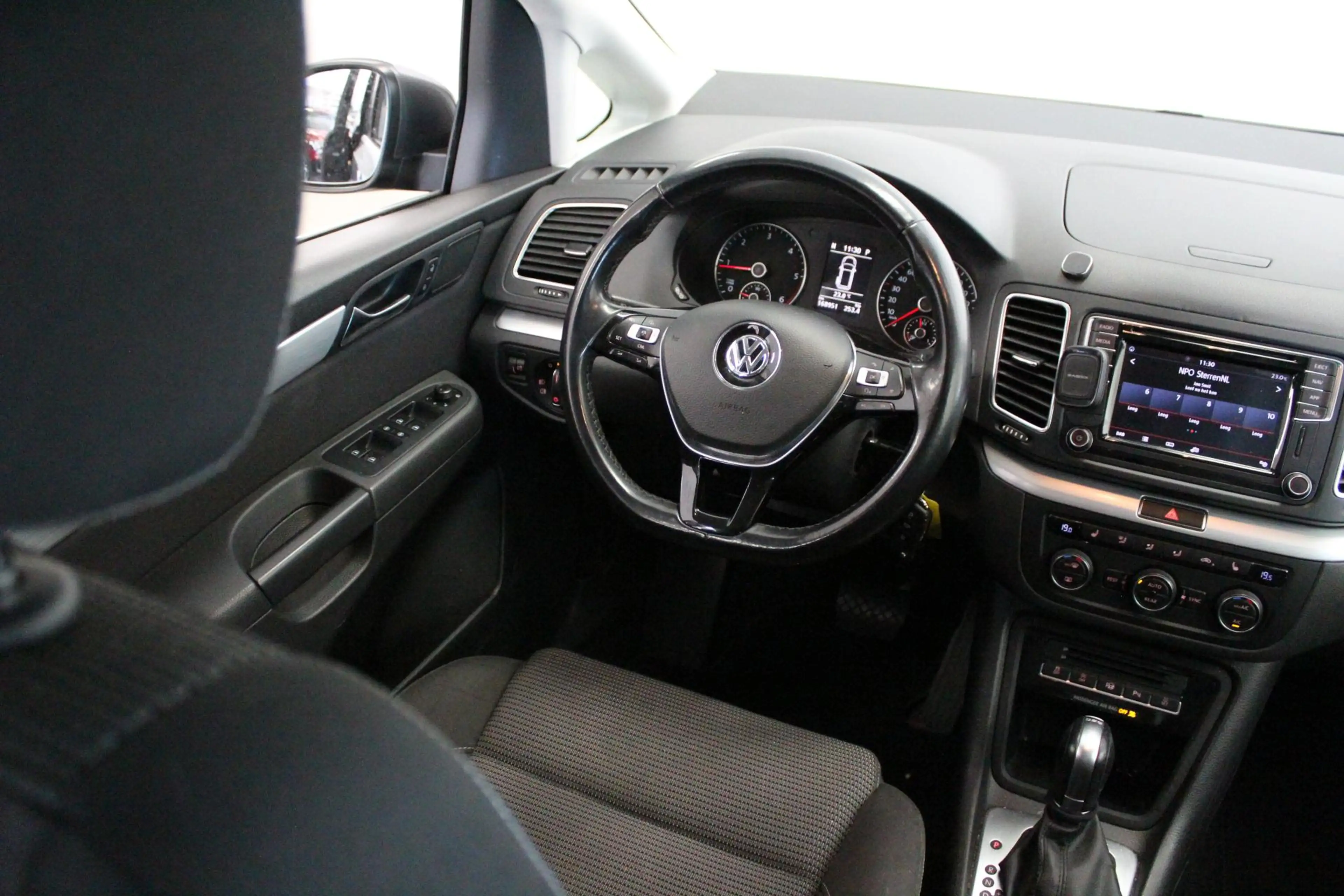 Volkswagen Sharan 2.0 TDI Exclusive Series 7P | STOEL-VERW | ACC | W — photo 13