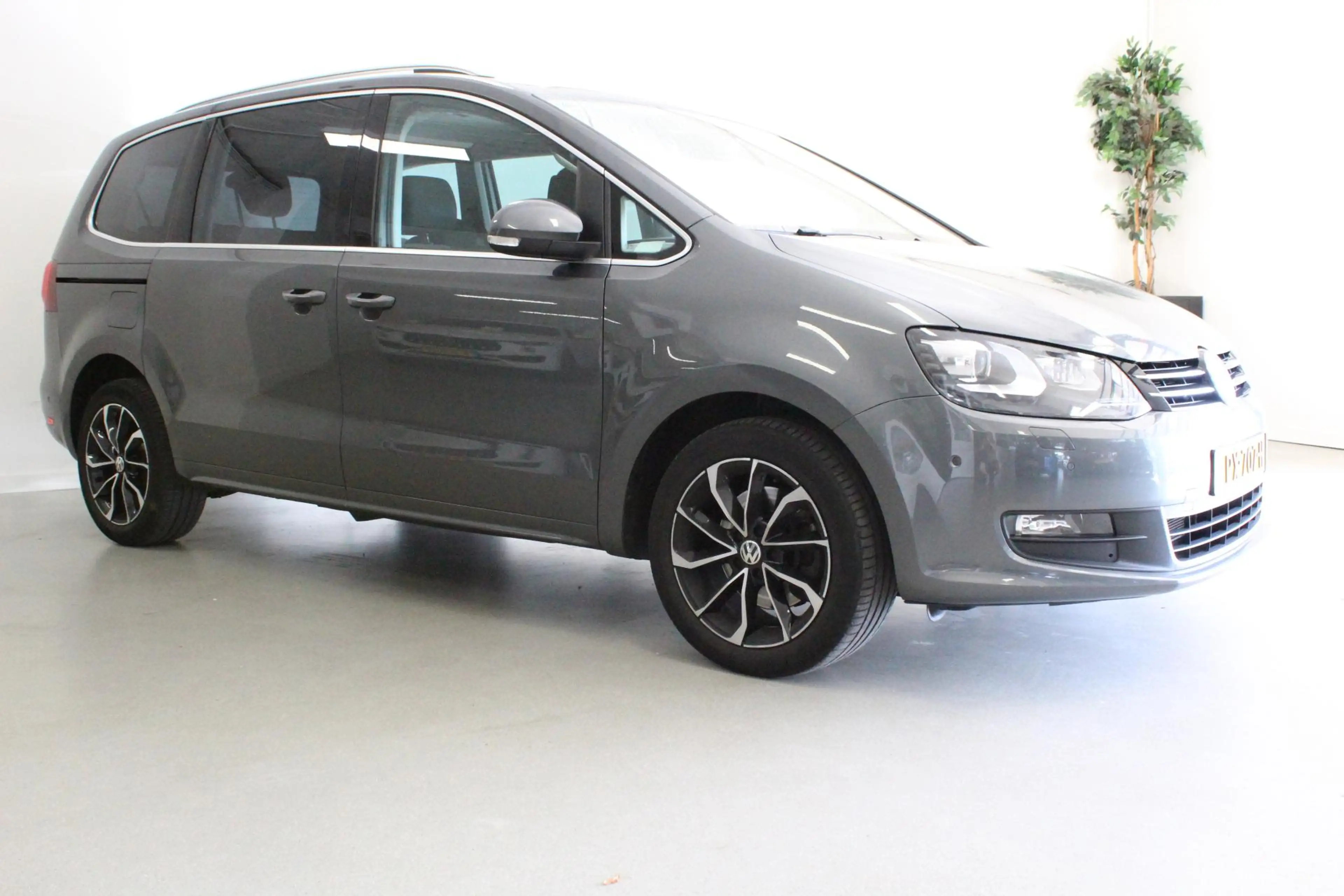 Volkswagen Sharan 2.0 TDI Exclusive Series 7P | STOEL-VERW | ACC | W — photo 2