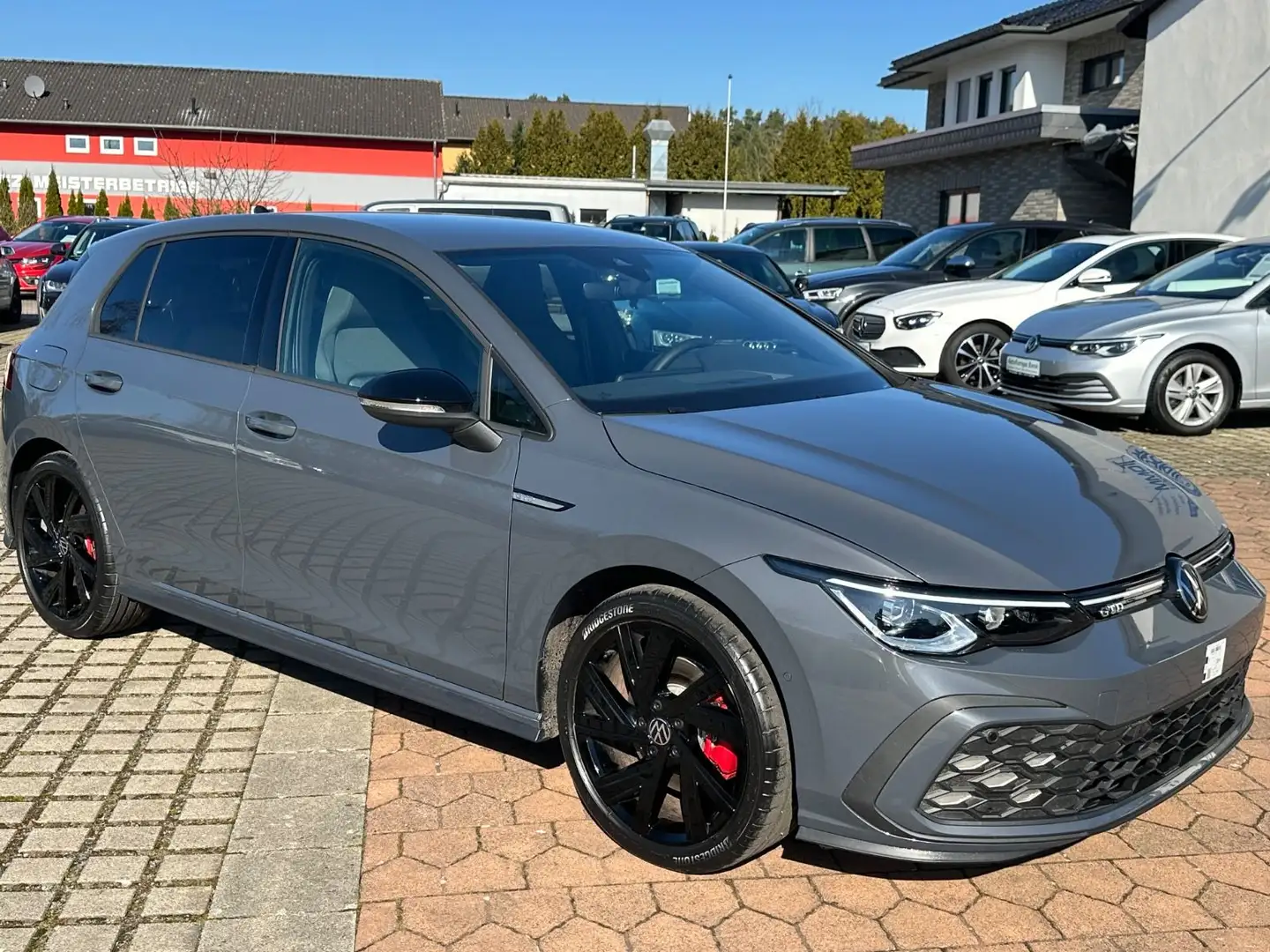 Volkswagen Golf VIII Lim. 2.0 GTD Autom. / LED / AHK Grau - 2