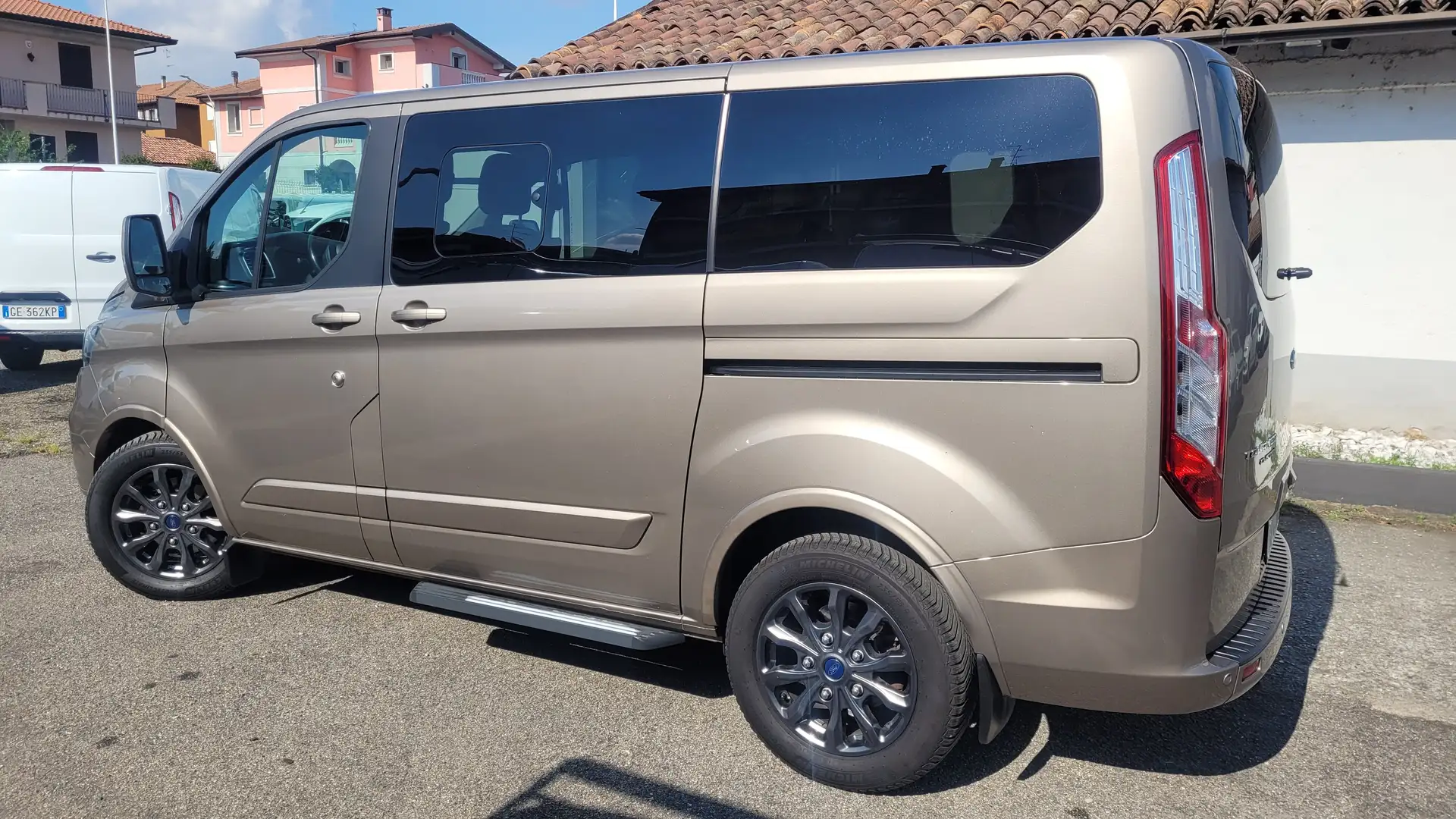 Ford Tourneo Custom 310 2.0 TDCi 130CV PC L1H1 Titanium 8posti E6dtemp Grigio - 2