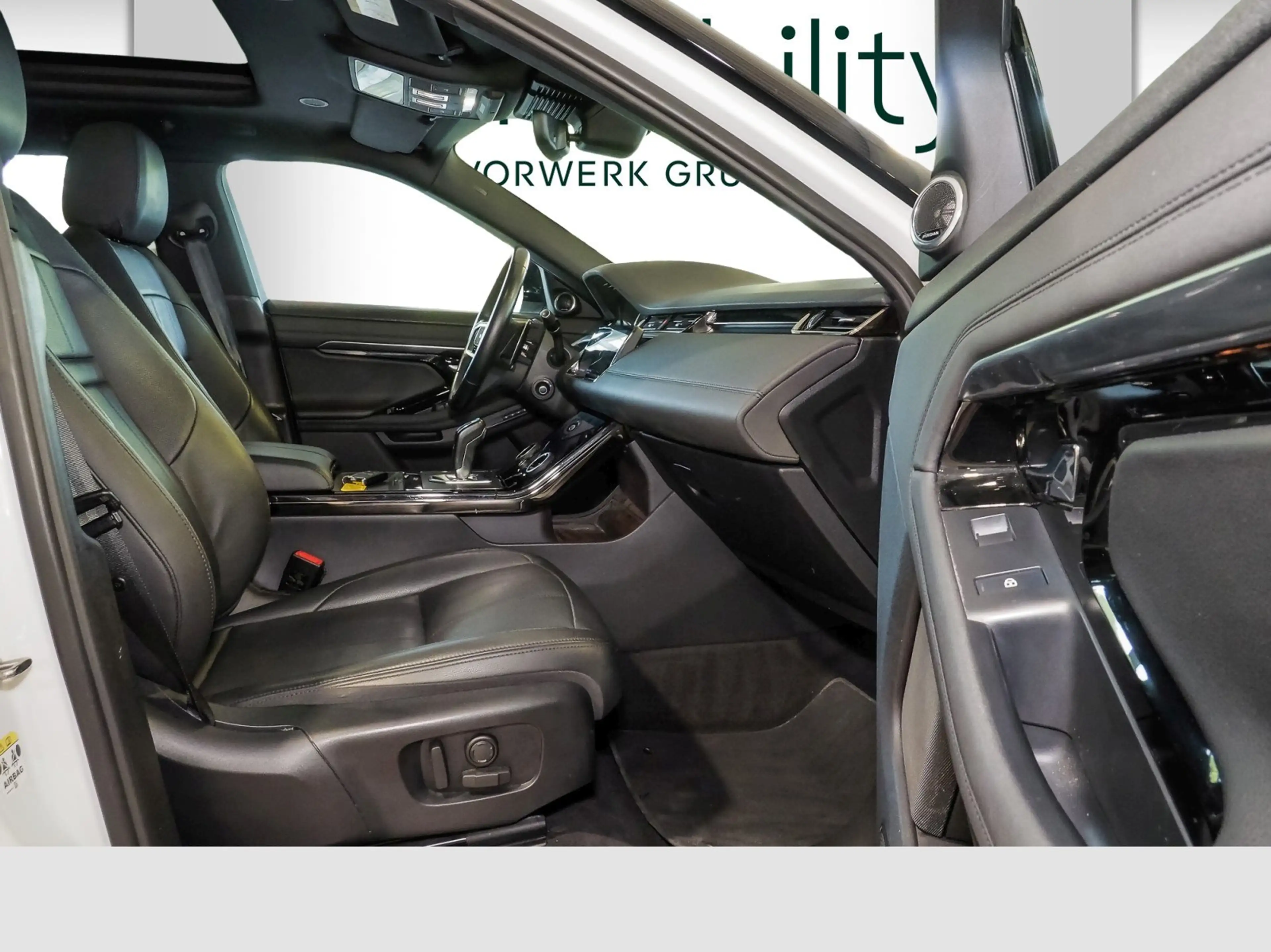 Land Rover Range Rover Evoque R-DYNAMIC SE D 200 MHEV — photo 6