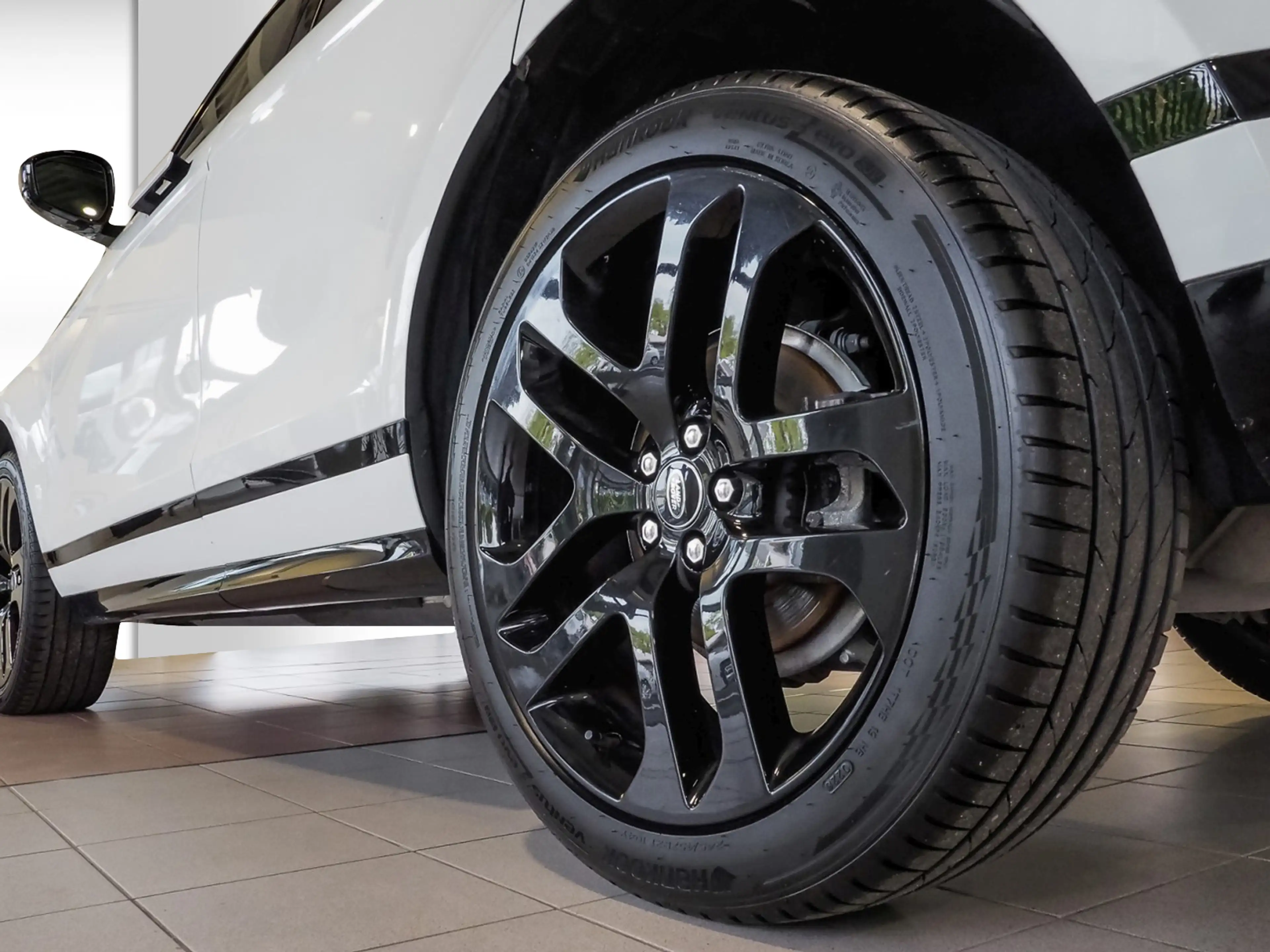 Land Rover Range Rover Evoque R-DYNAMIC SE D 200 MHEV — photo 5