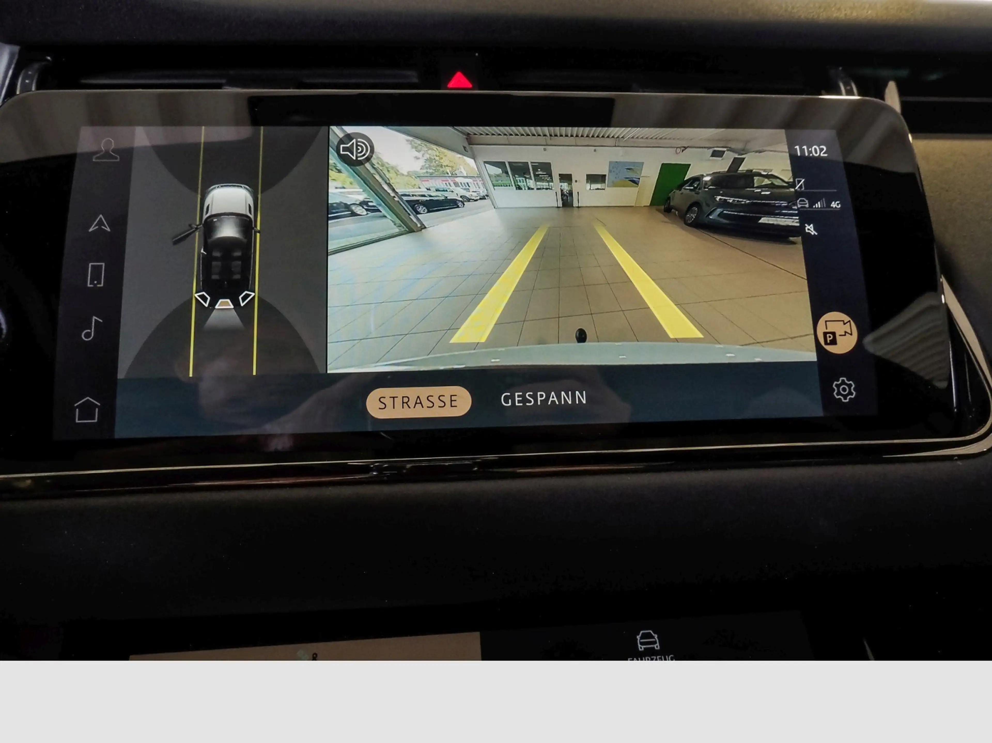 Land Rover Range Rover Evoque R-DYNAMIC SE D 200 MHEV — photo 11