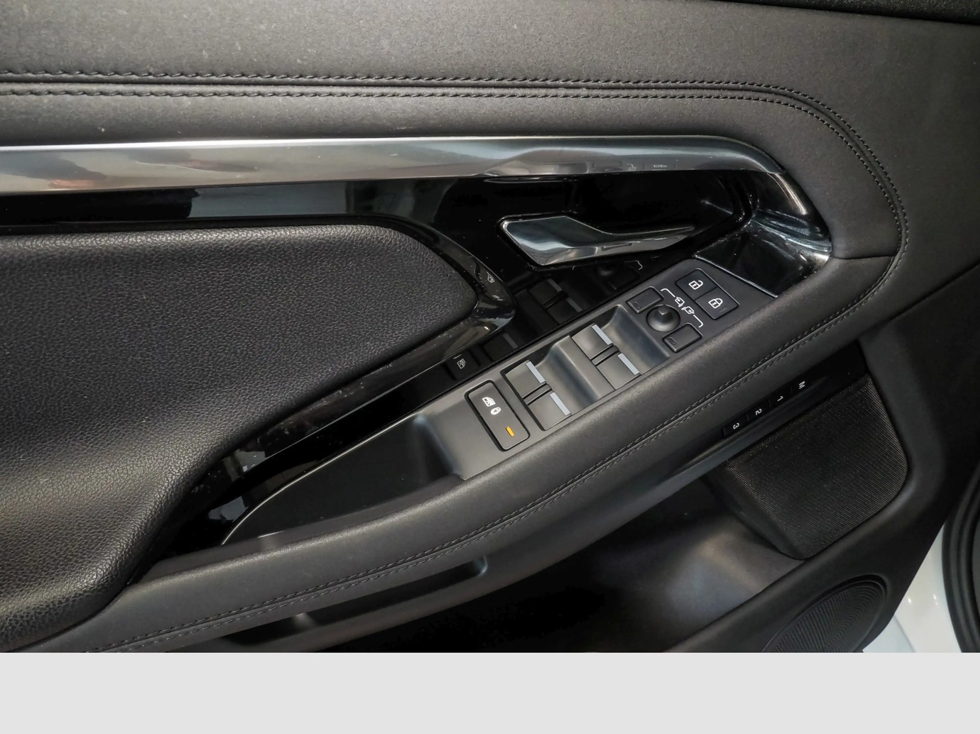 Land Rover Range Rover Evoque R-DYNAMIC SE D 200 MHEV — photo 14