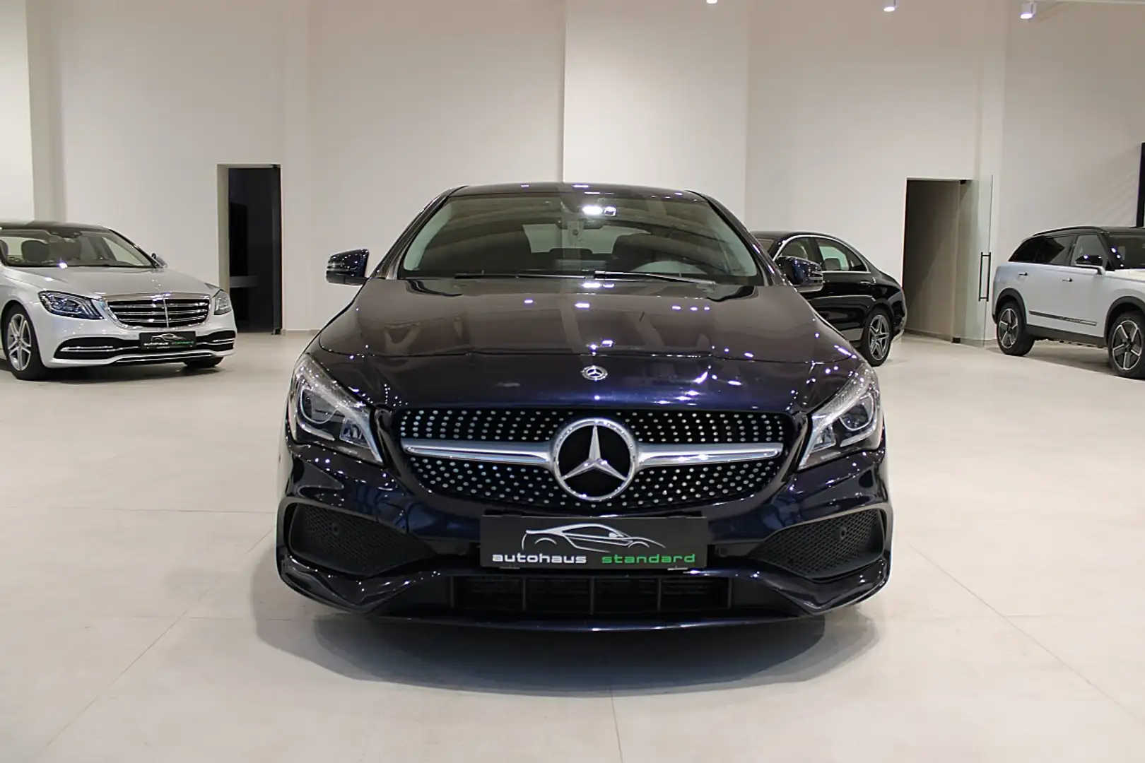 Mercedes-Benz CLA 220 d Aut. **AMG-Paket** Blau - 2